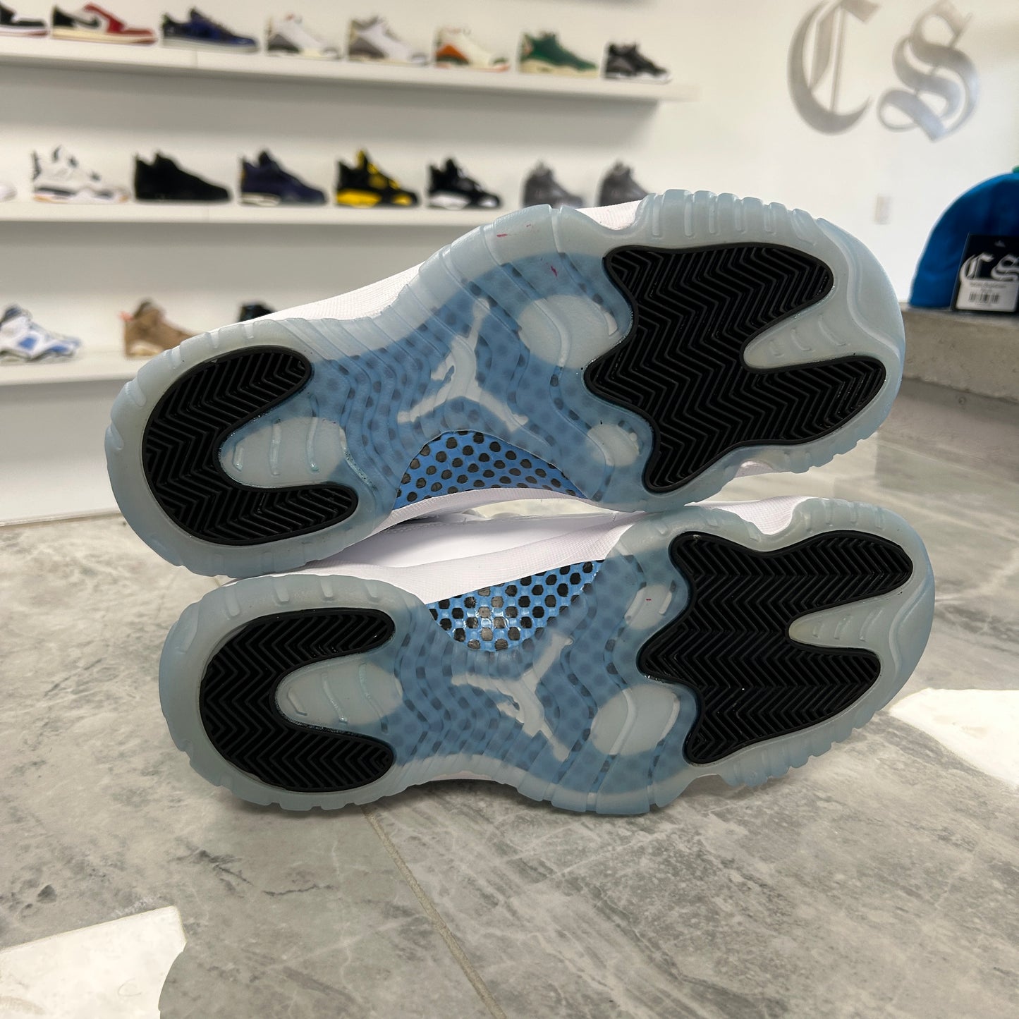 Air Jordan 11 Retro Legend Blue 2024 (USED)