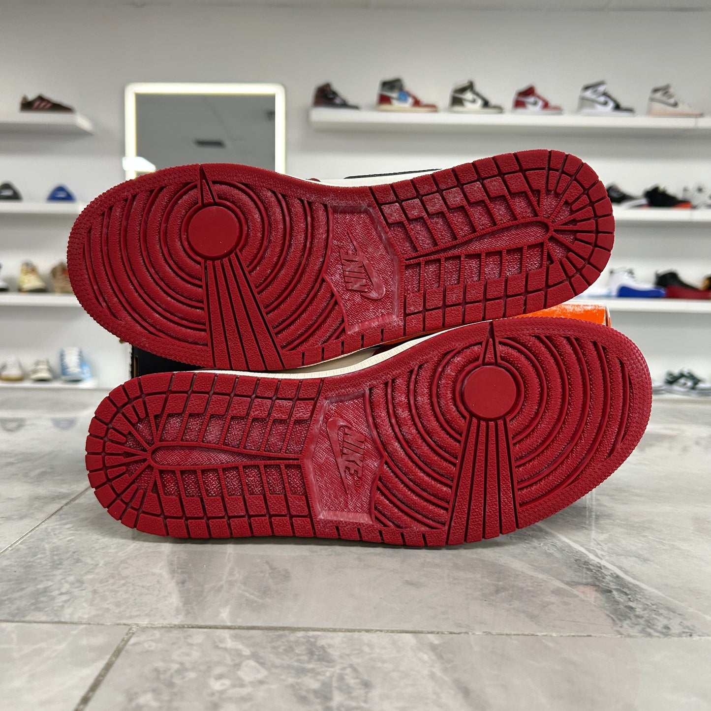 Air Jordan 1 Retro High OG Chicago Lost & Found (USED)