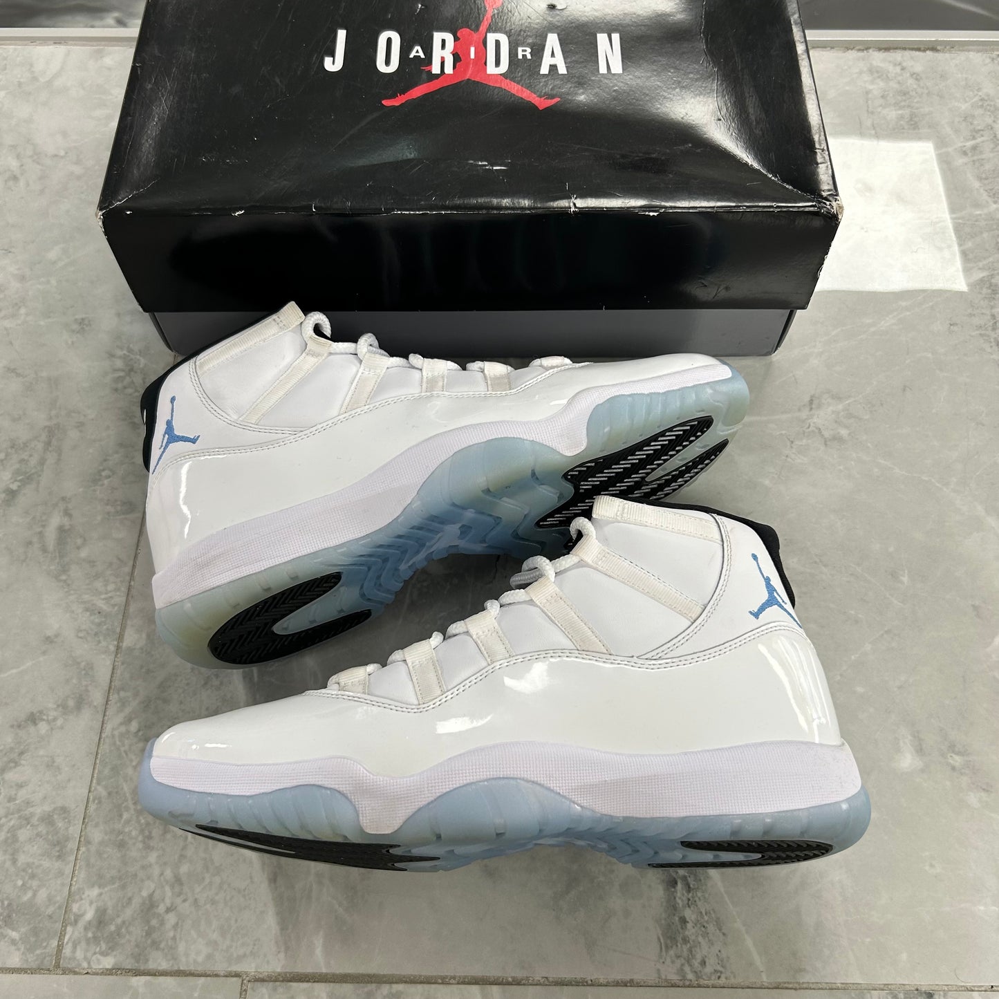 Jordan 11 Retro Legend Blue (2024) (USED)