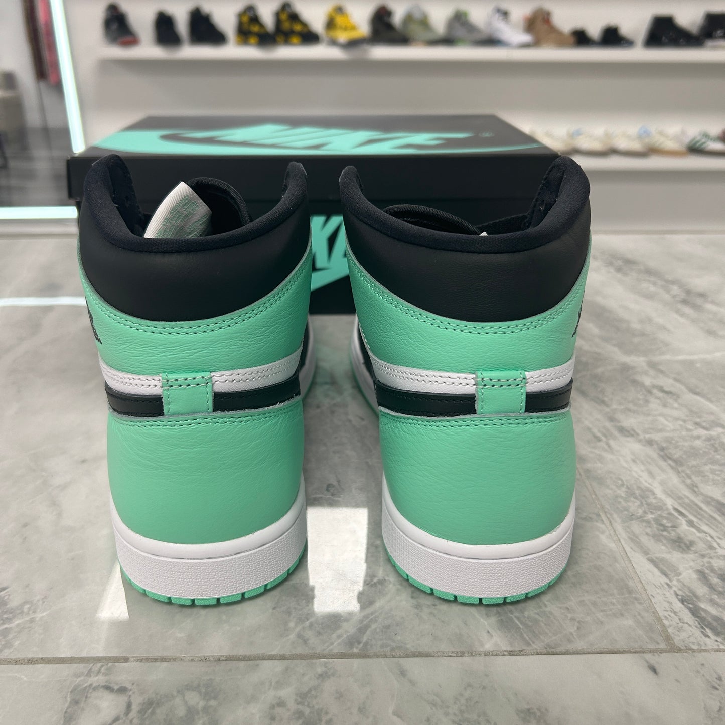 Jordan 1 Retro High OG Green Glow (USED)