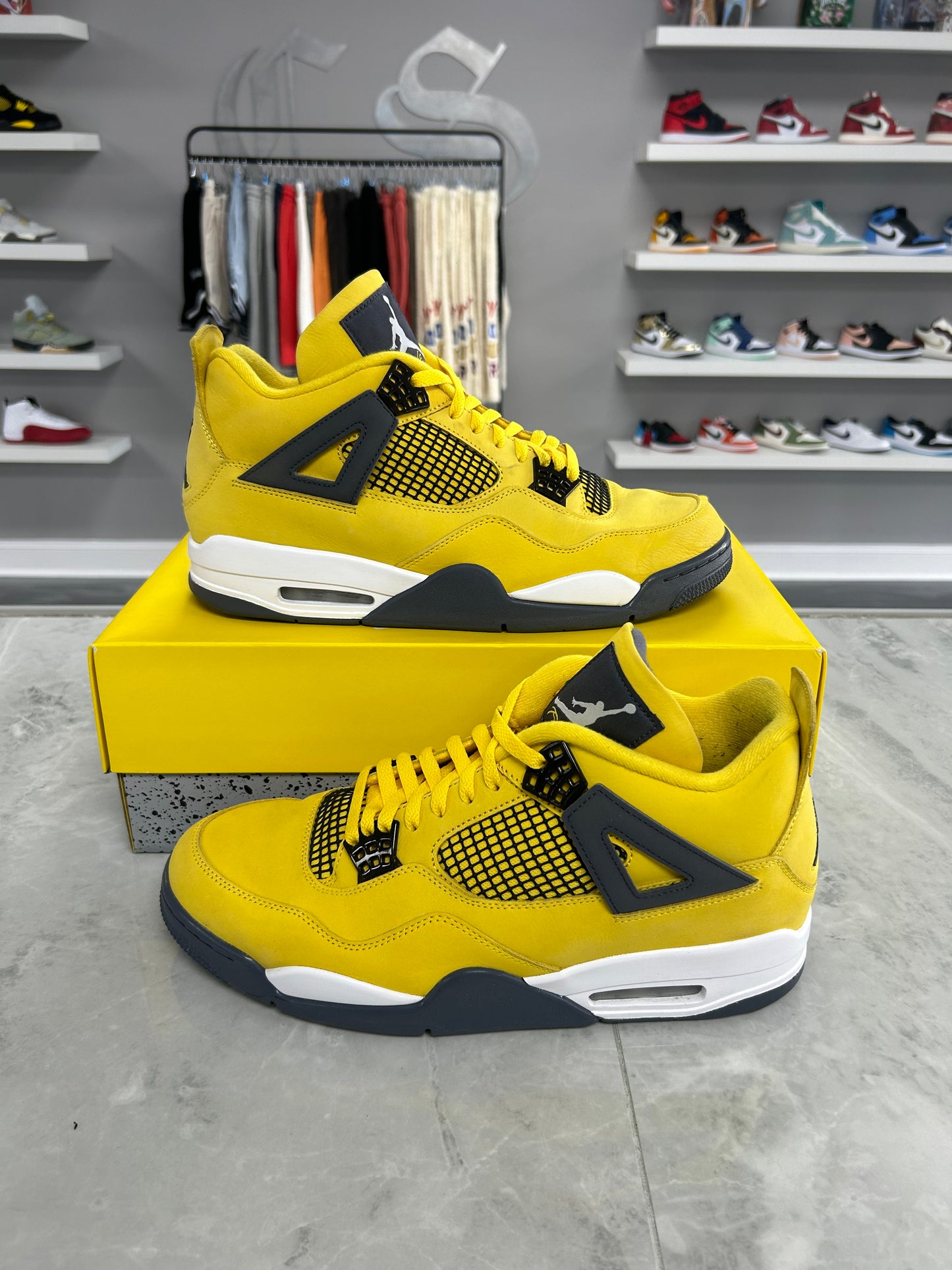 Jordan 4 Retro Lightning (2021)(USED)