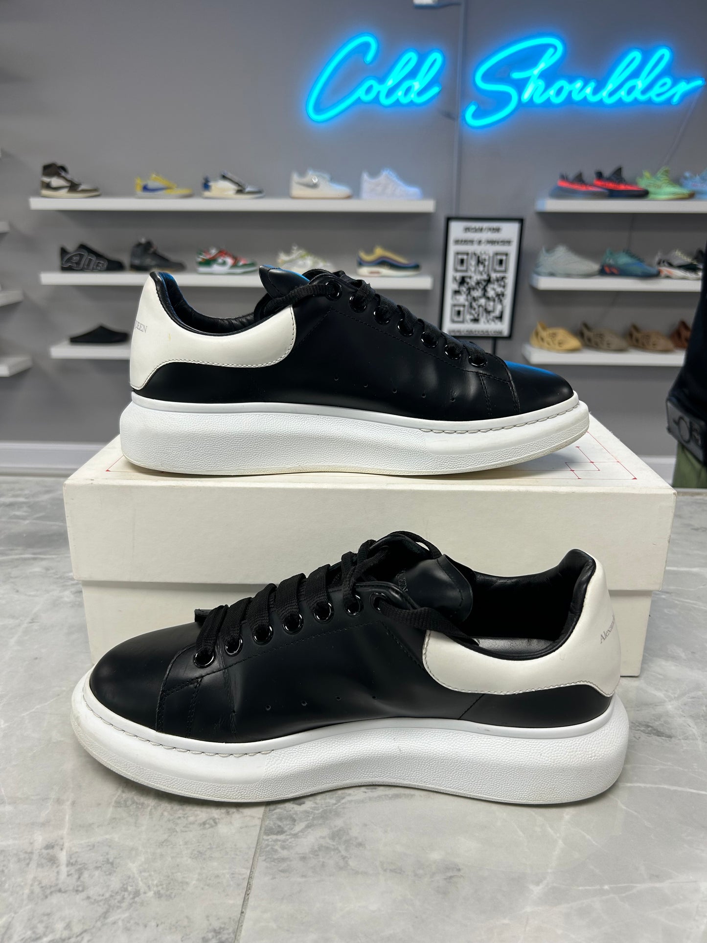 Alexander McQueen Oversized Black White (USED)