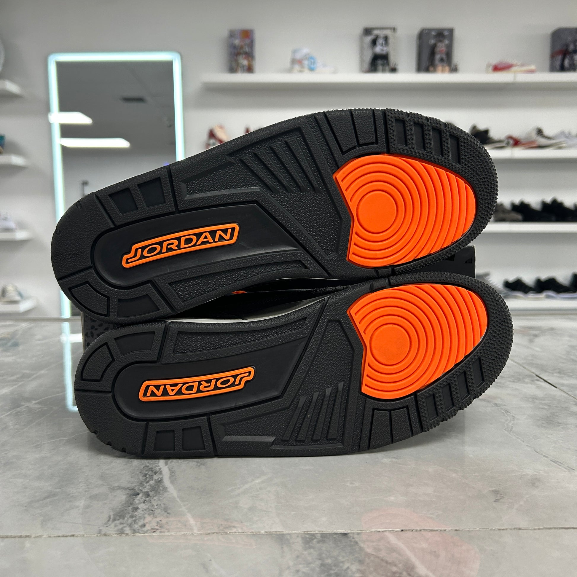 Jordan 3 Retro Fear (2023) - view 6