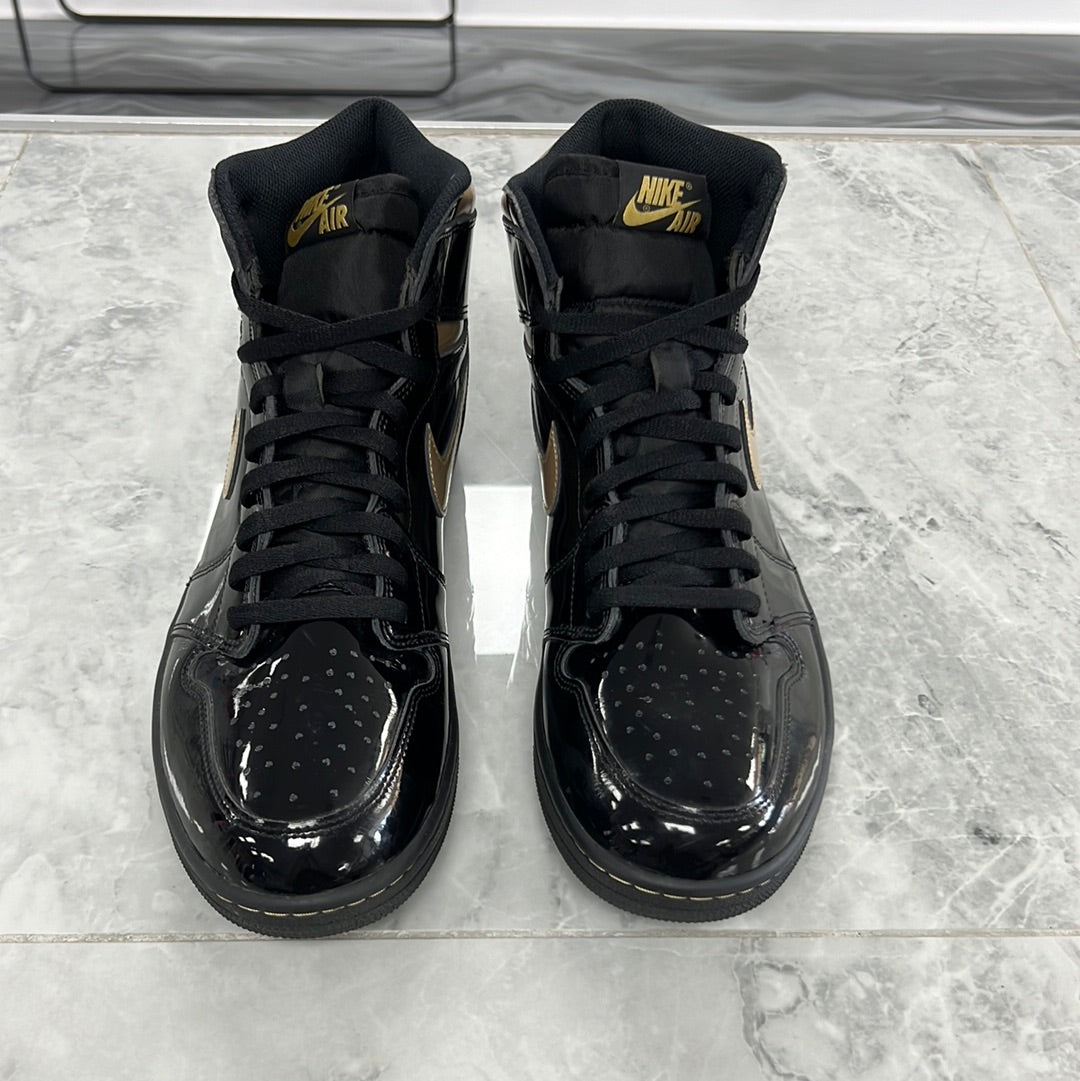 Jordan 1 Retro High Negro Metálico Dorado (Usado Sin Caja)