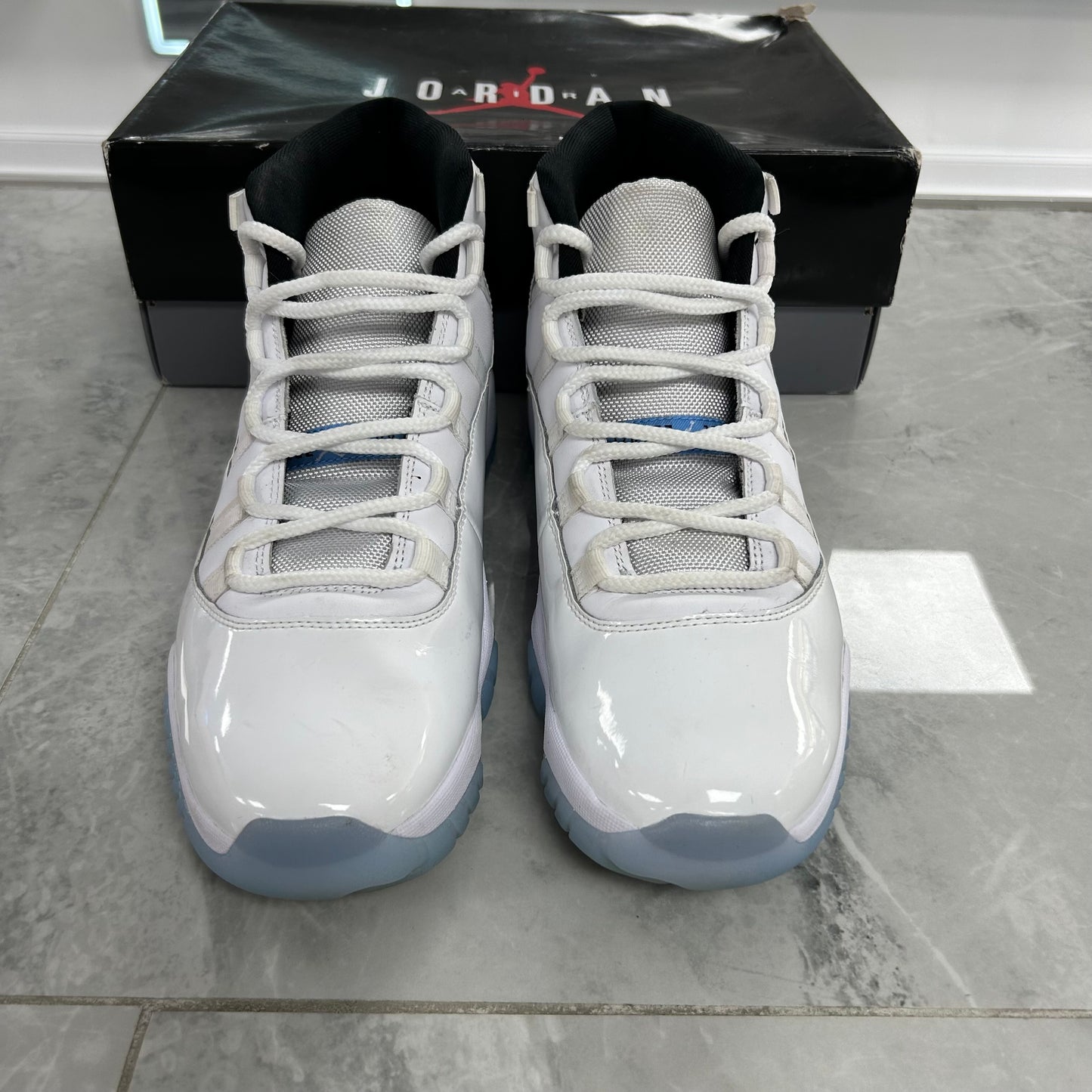 Jordan 11 Retro Legend Blue (2024) (USED)