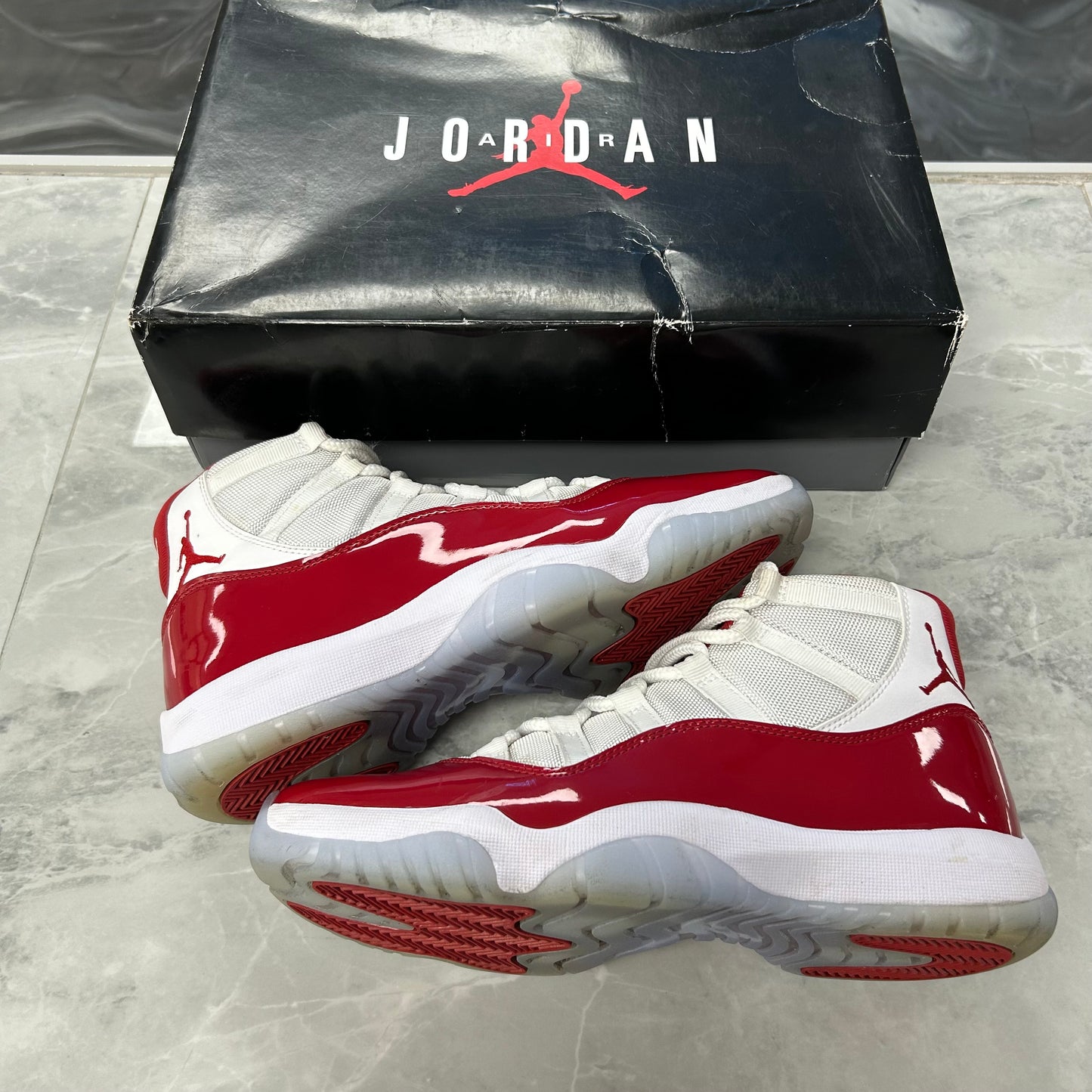 Jordan 11 Retro Cherry (2022)(USED)