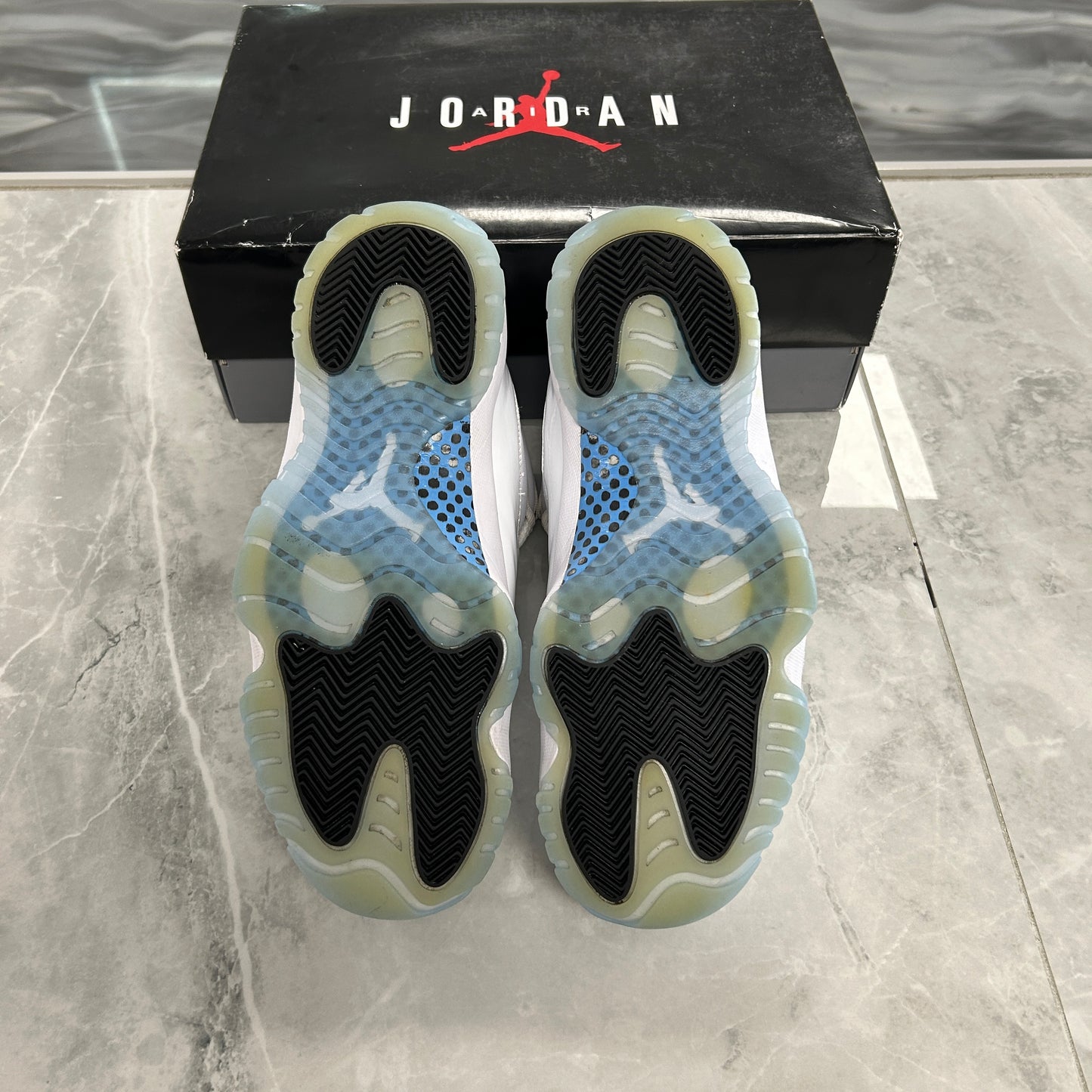 Jordan 11 Retro Legend Blue (2024)(USED)
