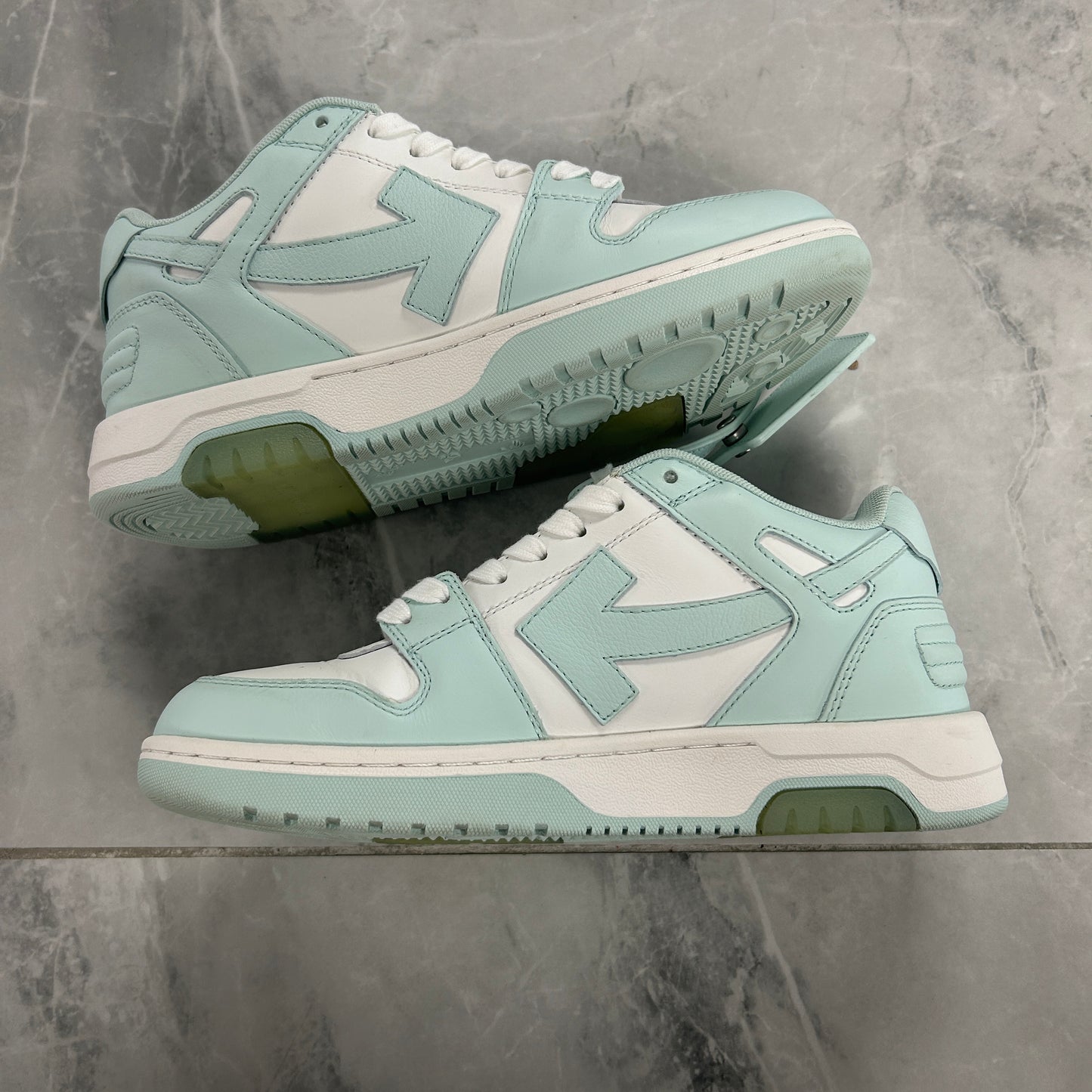 Off-White Out of Office White
Mint (USED NO BOX)