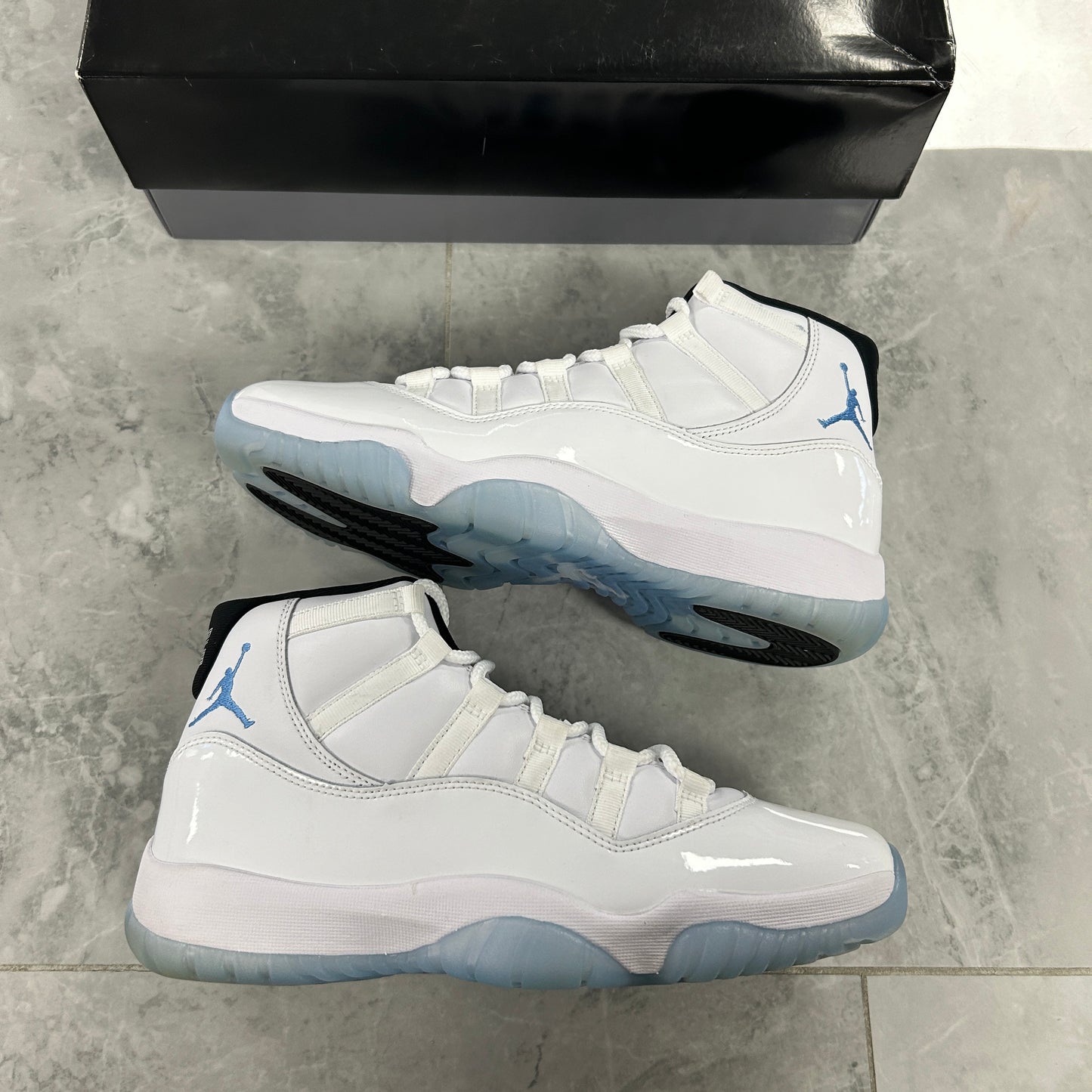 Air Jordan 11 Retro Legend Blue 2024 (USED)