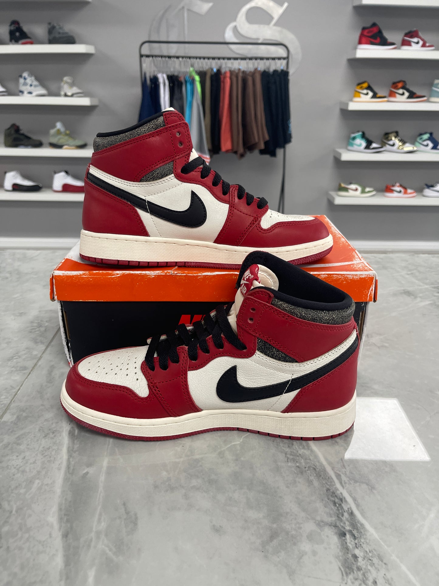 Jordan 1 Retro High OG Chicago Lost and Found (USED)