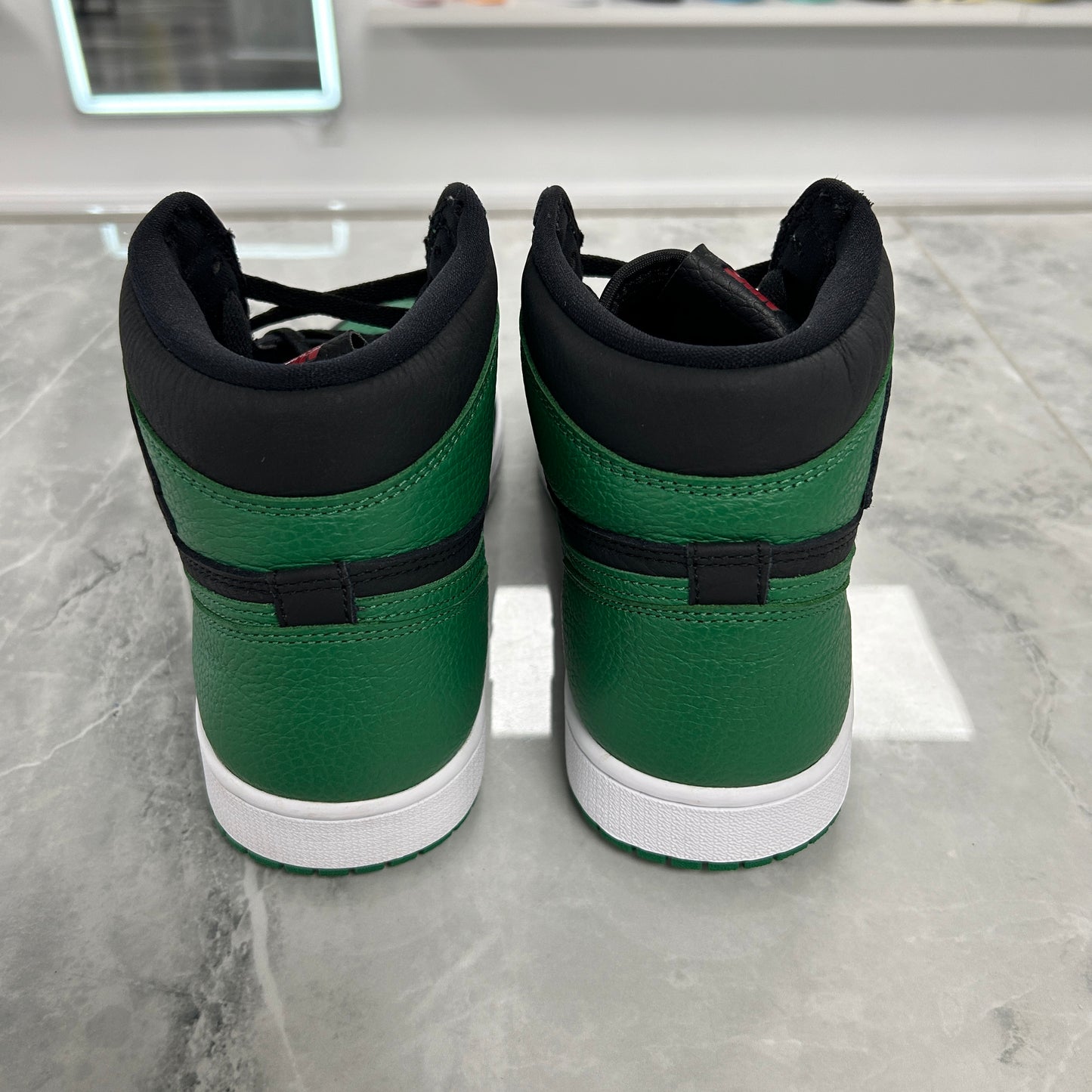 Jordan 1 Retro High OG Pine Green 2.0 (USED NO BOX)