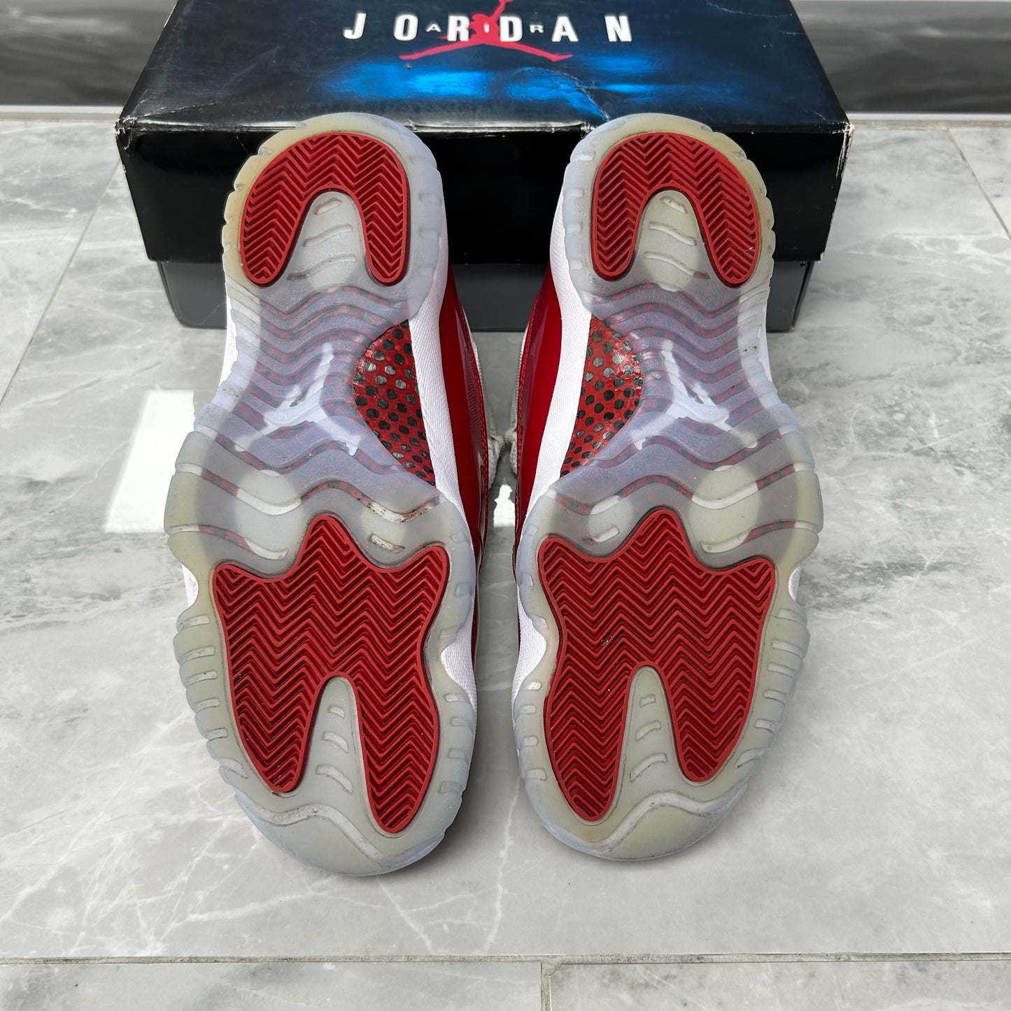 Jordan 11 Retro Cherry (2022)(USED)