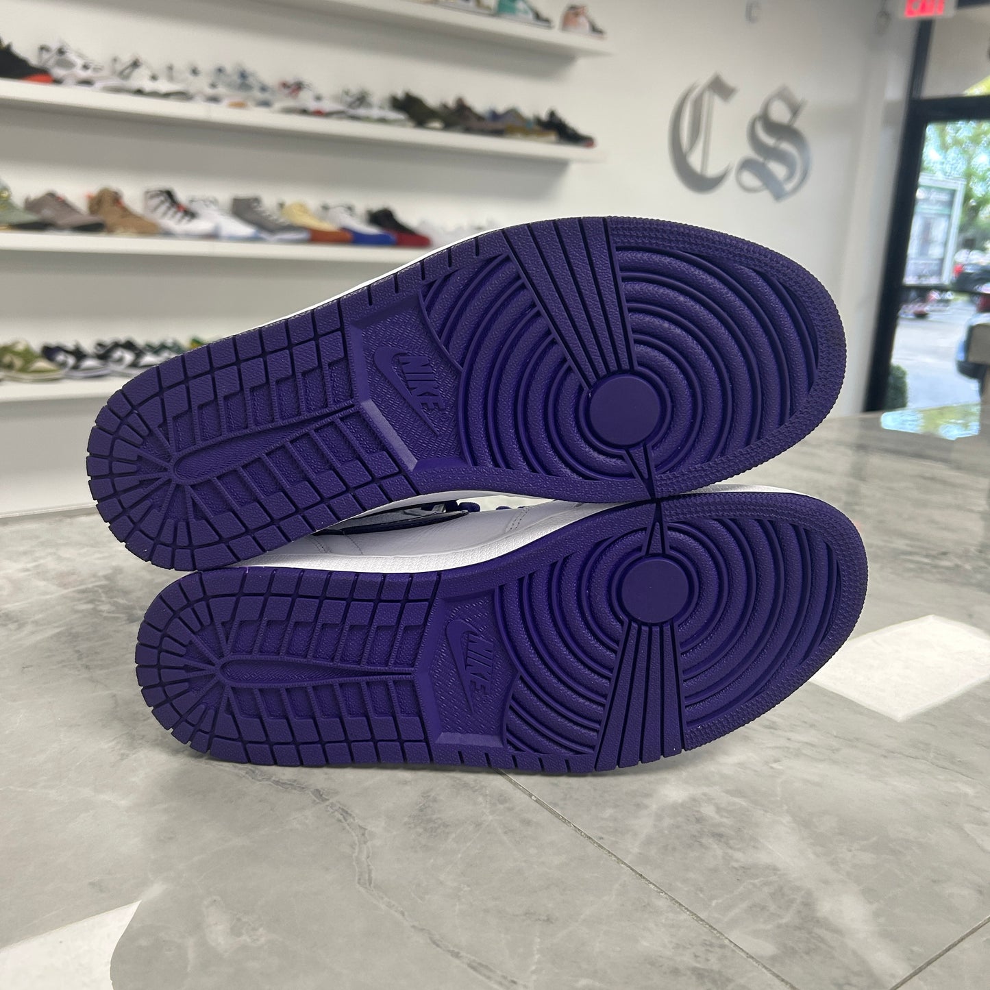 Jordan 1 Retro High Court Purple (USED)