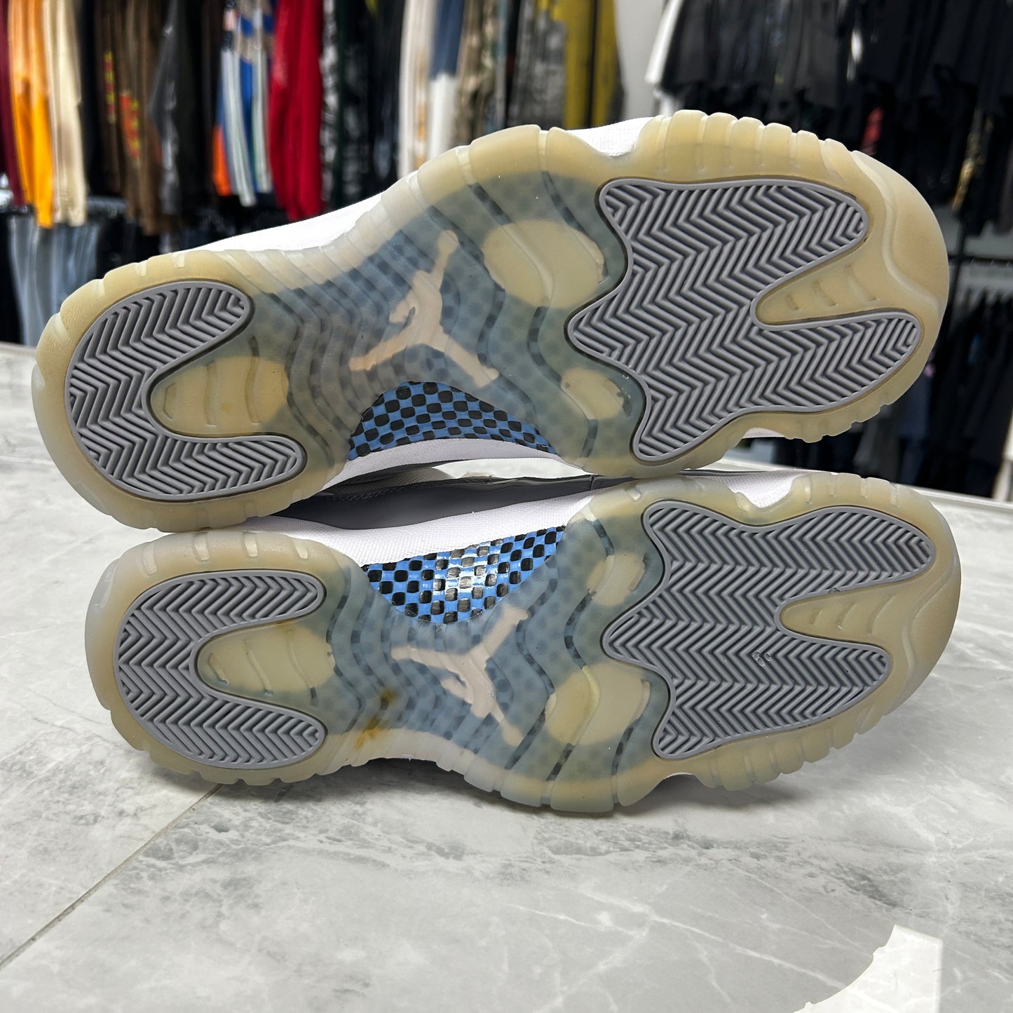 Air Jordan 11 Retro Low Cement
Grey (USED)