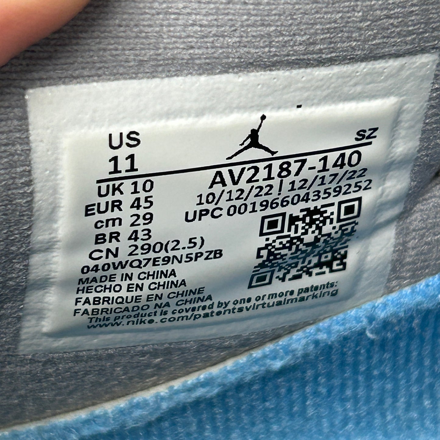 Air Jordan 11 Retro Low Cement
Grey (USED)