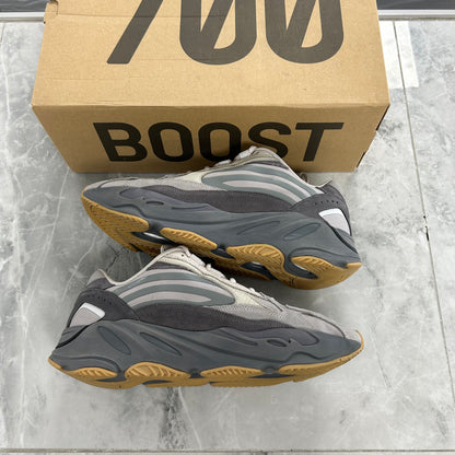 Adidas Yeezy Boost 700 V2
Tephra (USED)