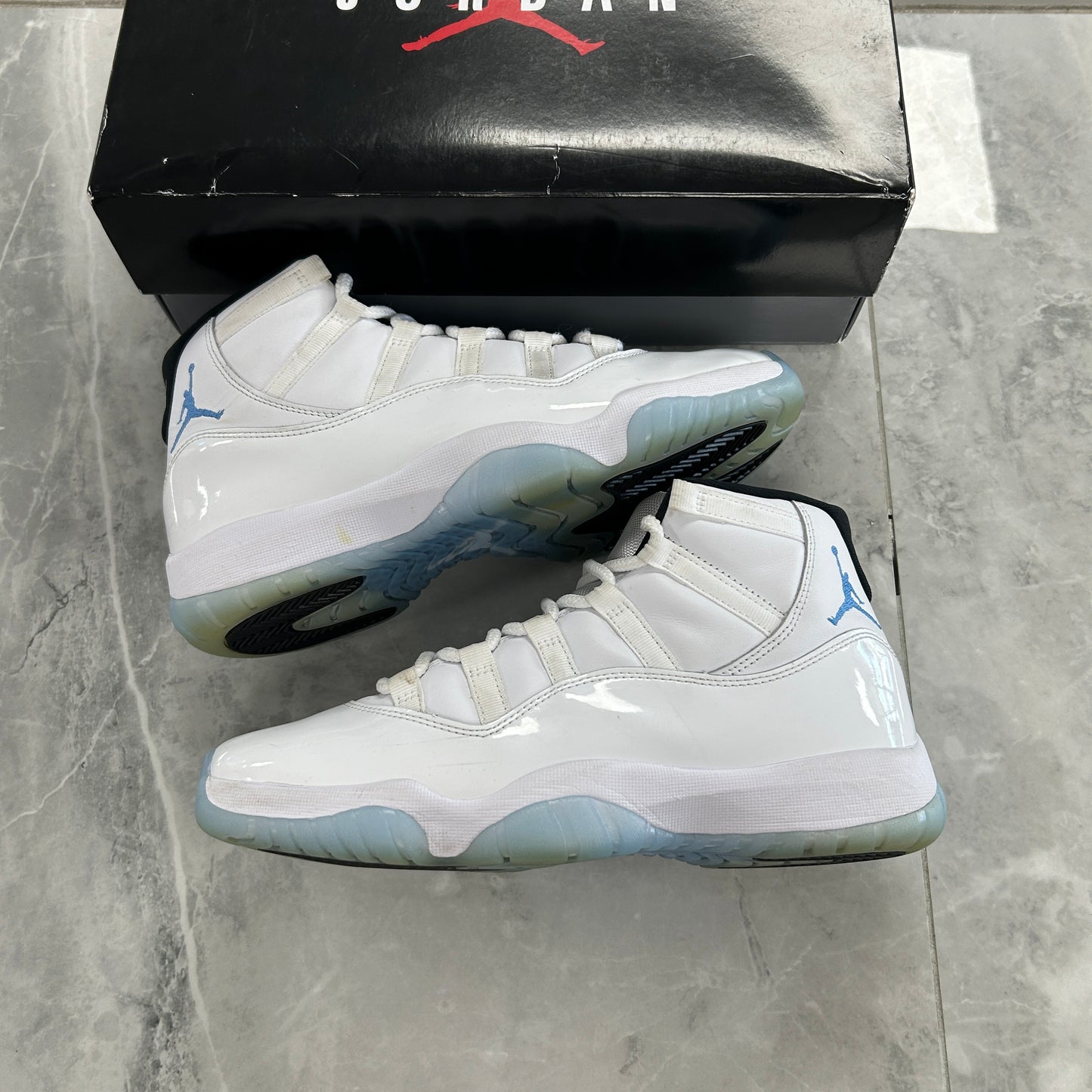 Jordan 11 Retro Legend Blue (2024)(USED)
