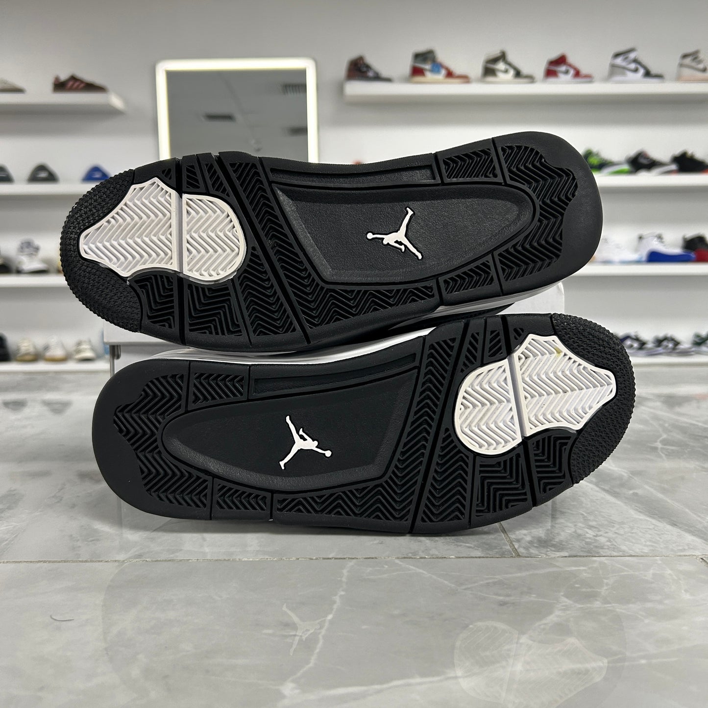 Air Jordan 4 Retro White Thunder (USED)