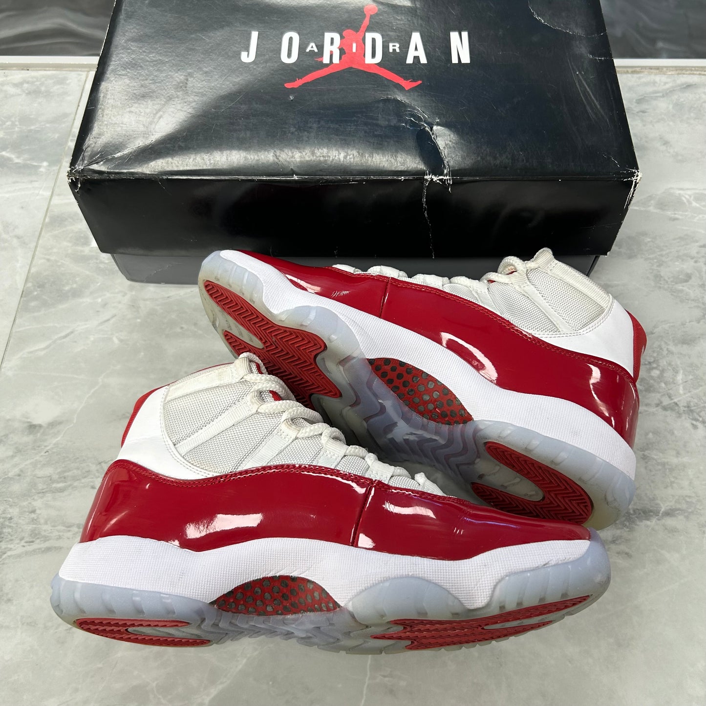 Jordan 11 Retro Cherry (2022)(USED)