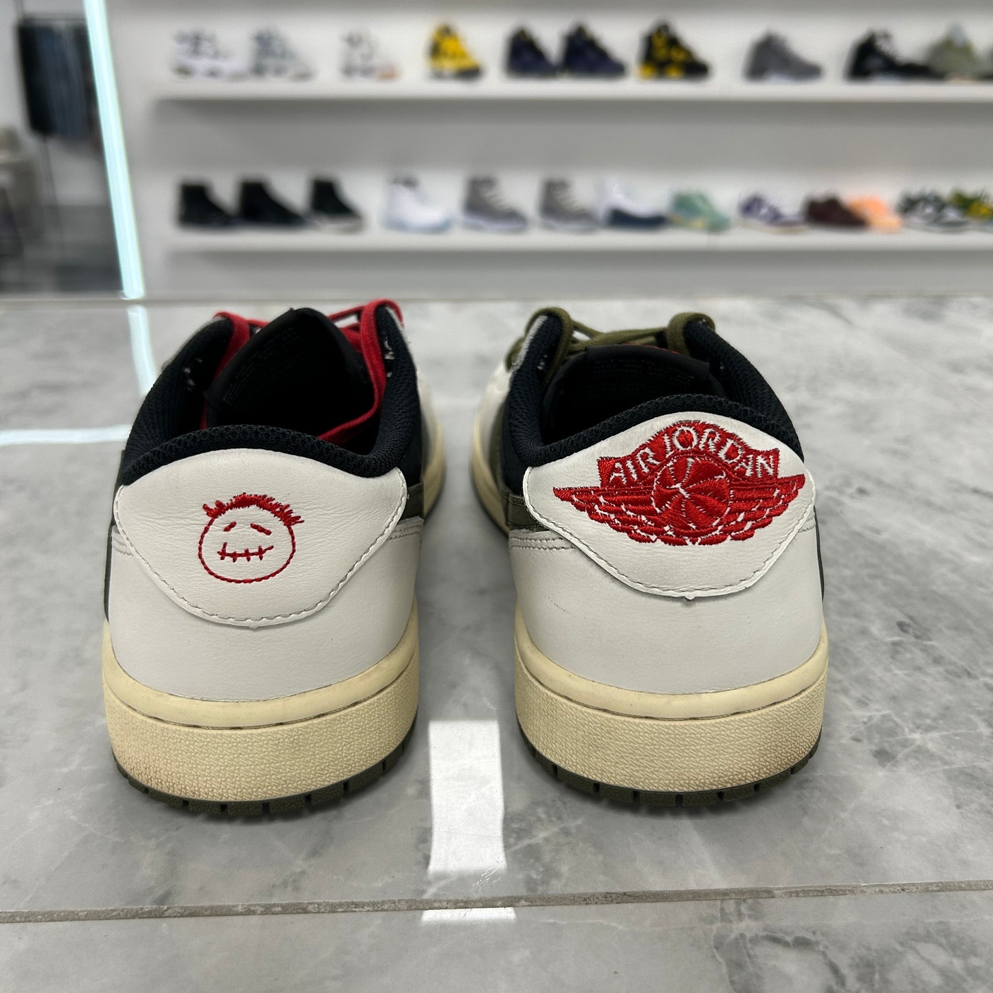 Jordan 1 Retro Low OG SP
Travis Scott Olive (Used)(No Box)