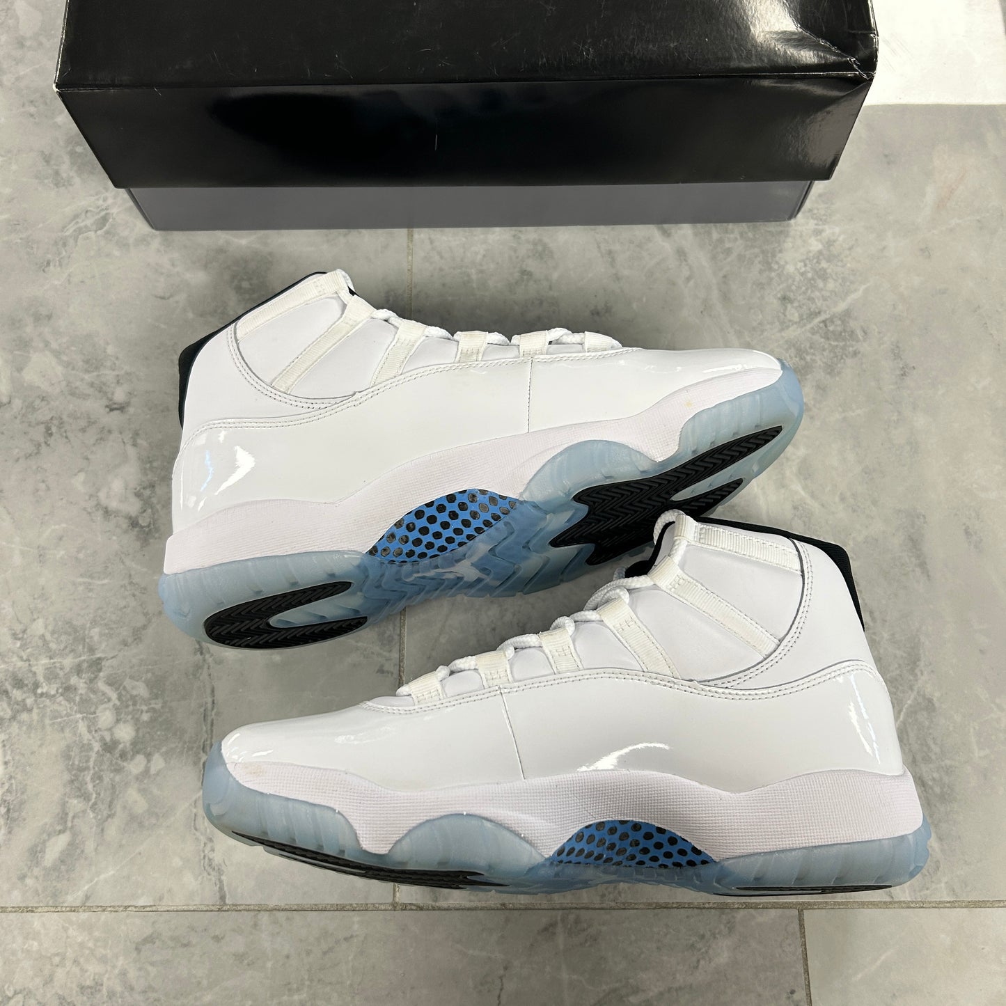 Air Jordan 11 Retro Legend Blue 2024 (USED)