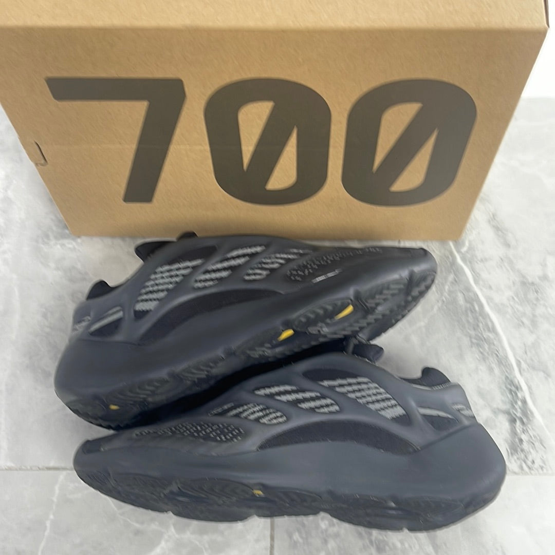 adidas Yeezy 700 V3 Dark Glow (USED)