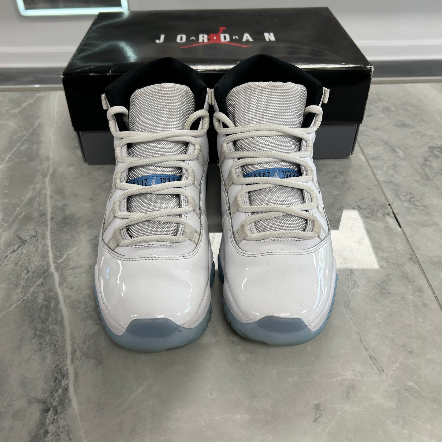 Jordan 11 Retro Legend Blue (2024)(USED)
