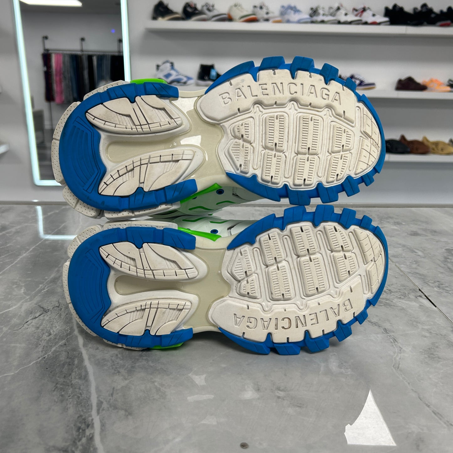 Balenciaga Track Sneaker White
Green (USED NO BOX)