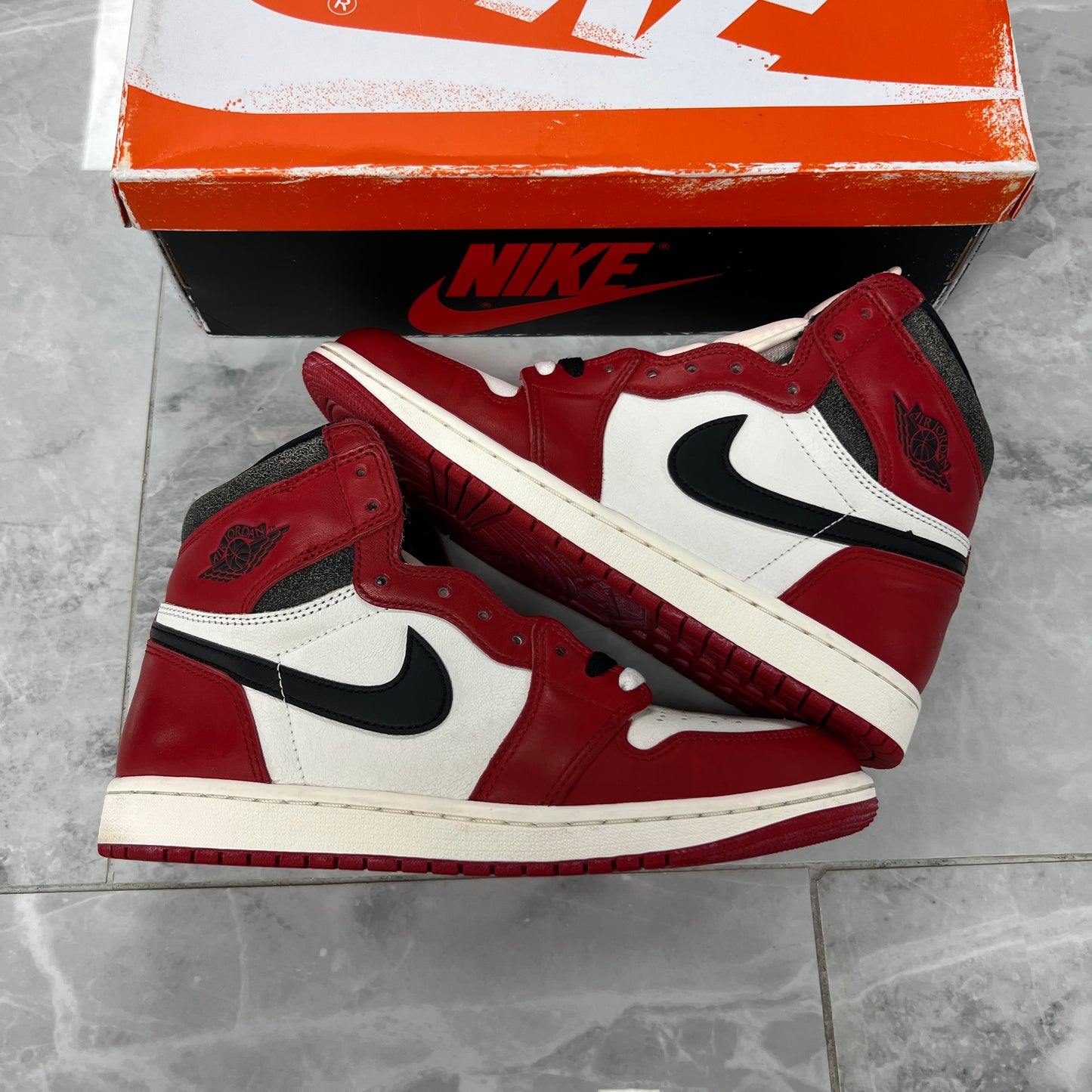 Air Jordan 1 Retro High OG
Chicago Lost & Found (USED)