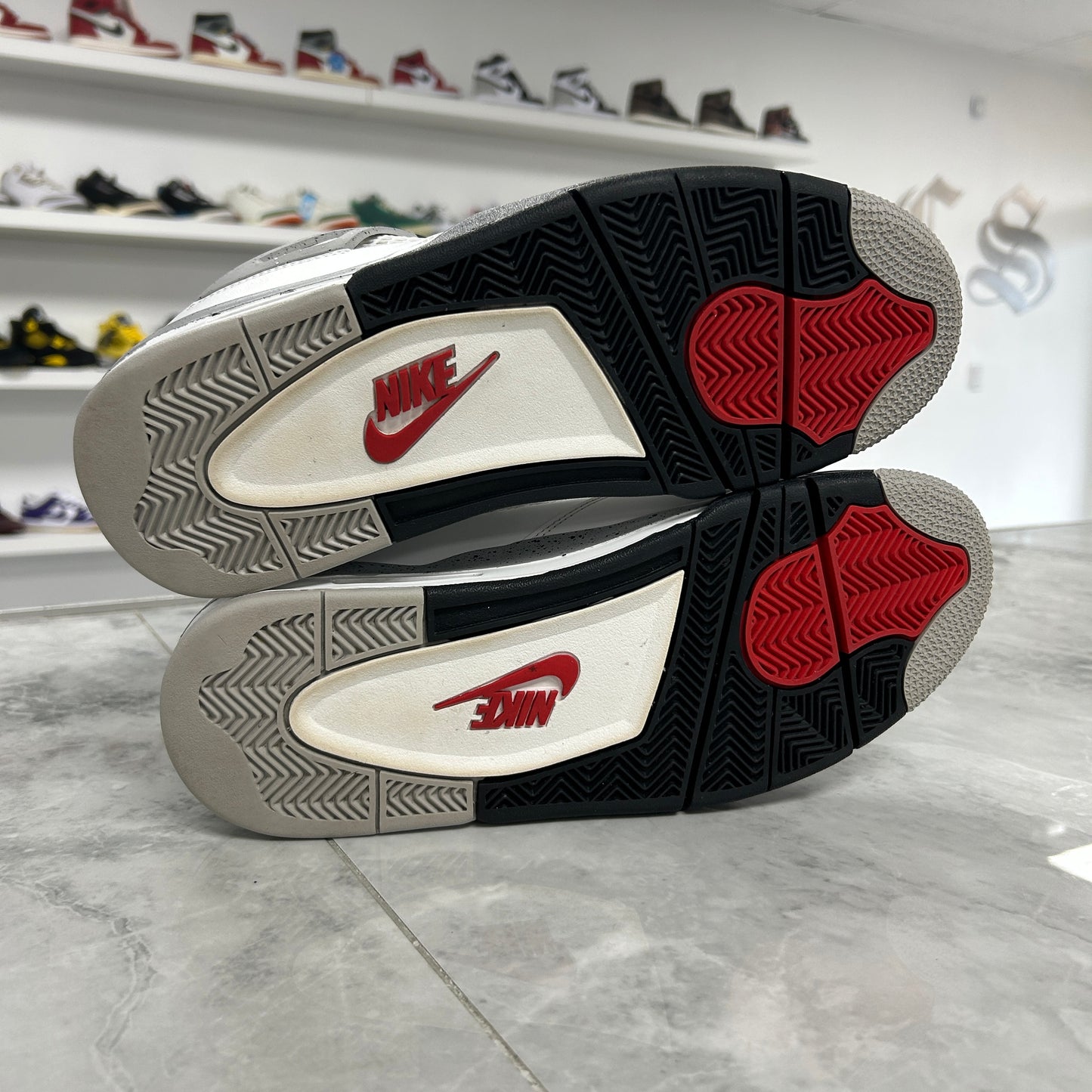 Jordan 4 Retro OG White Cement (2025) (USED)