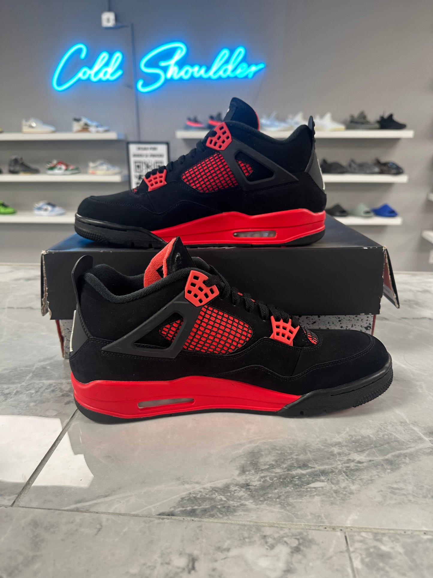 Jordan 4 Retro Red Thunder (USED)