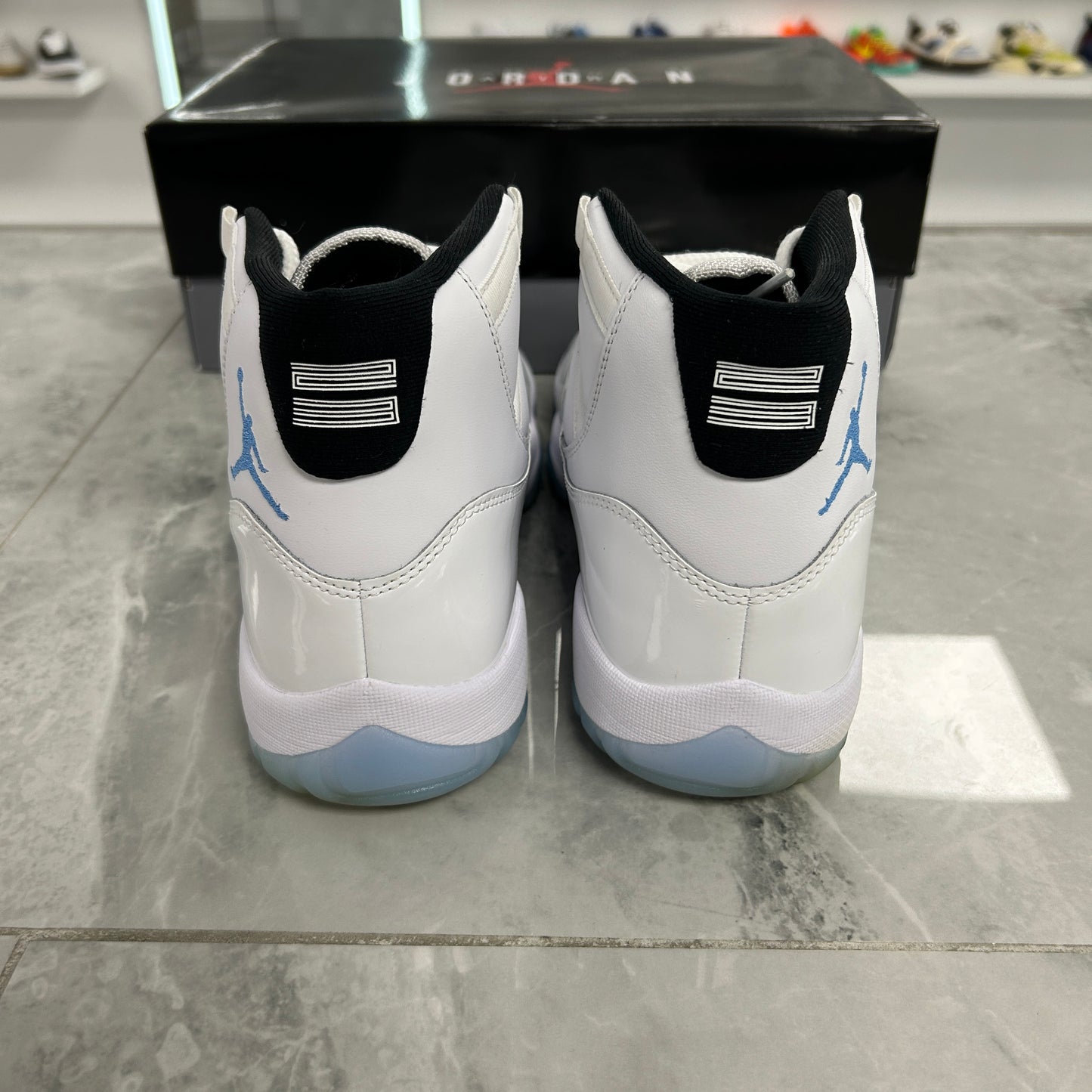 Air Jordan 11 Retro Legend Blue 2024 (USED)