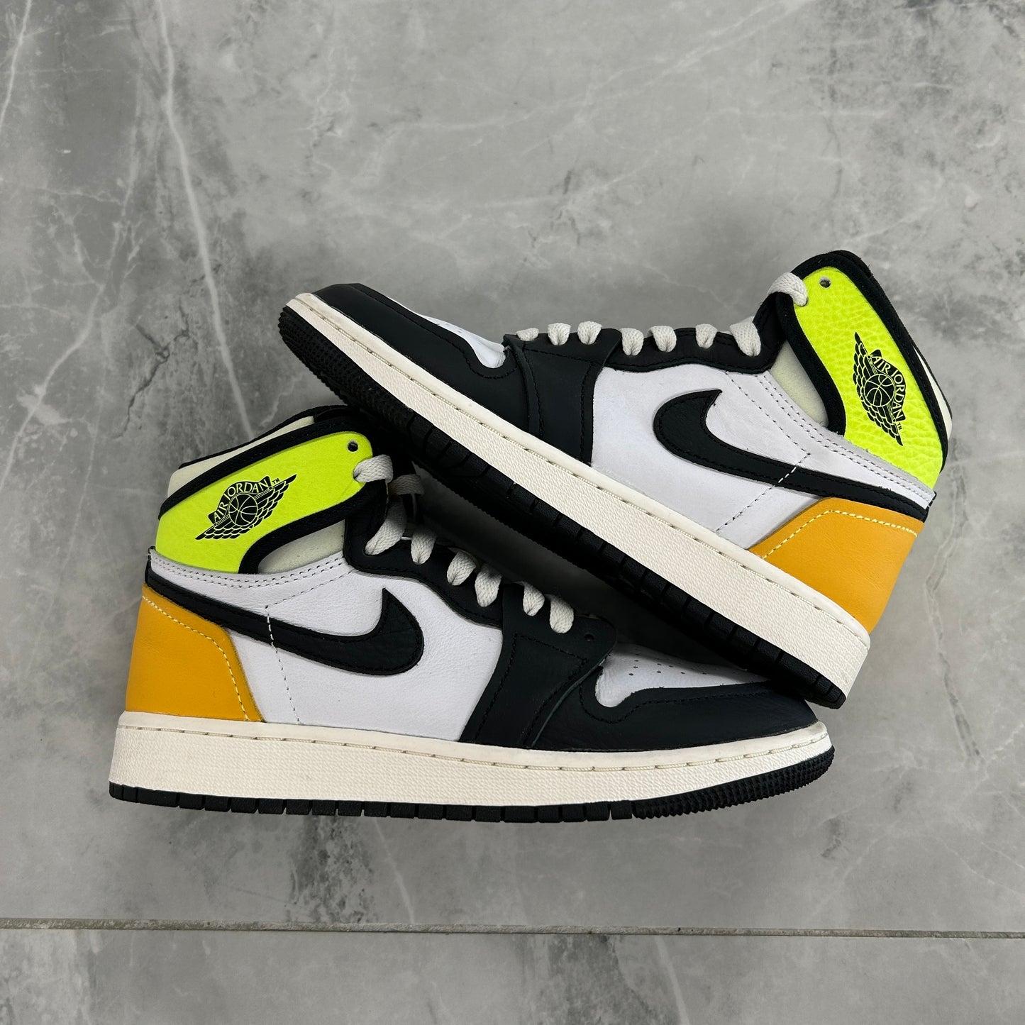 Jordan 1 Retro High White Black Volt University Gold (Used)(No Box)