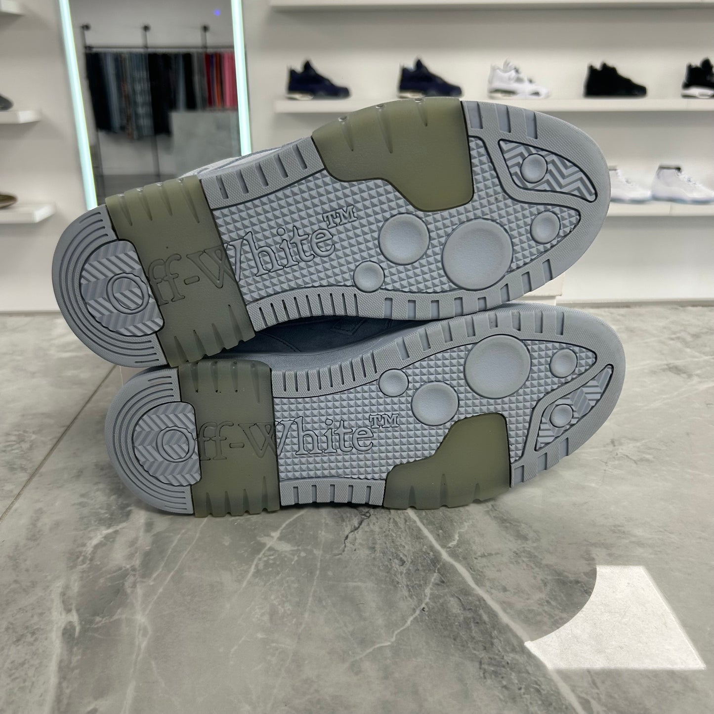 OFF-WHITE Out Of Office Suede
Light Blue (USED)