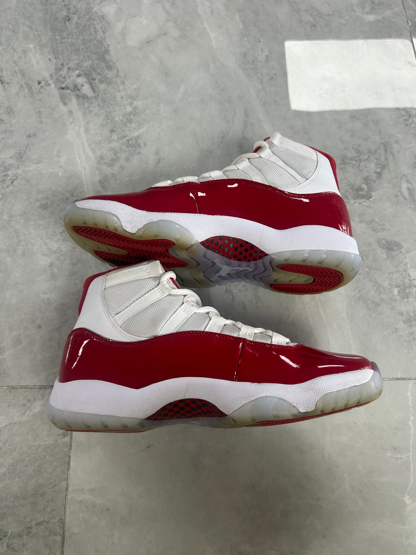 Jordan 11 Retro Cherry (2022)(USED NO BOX)