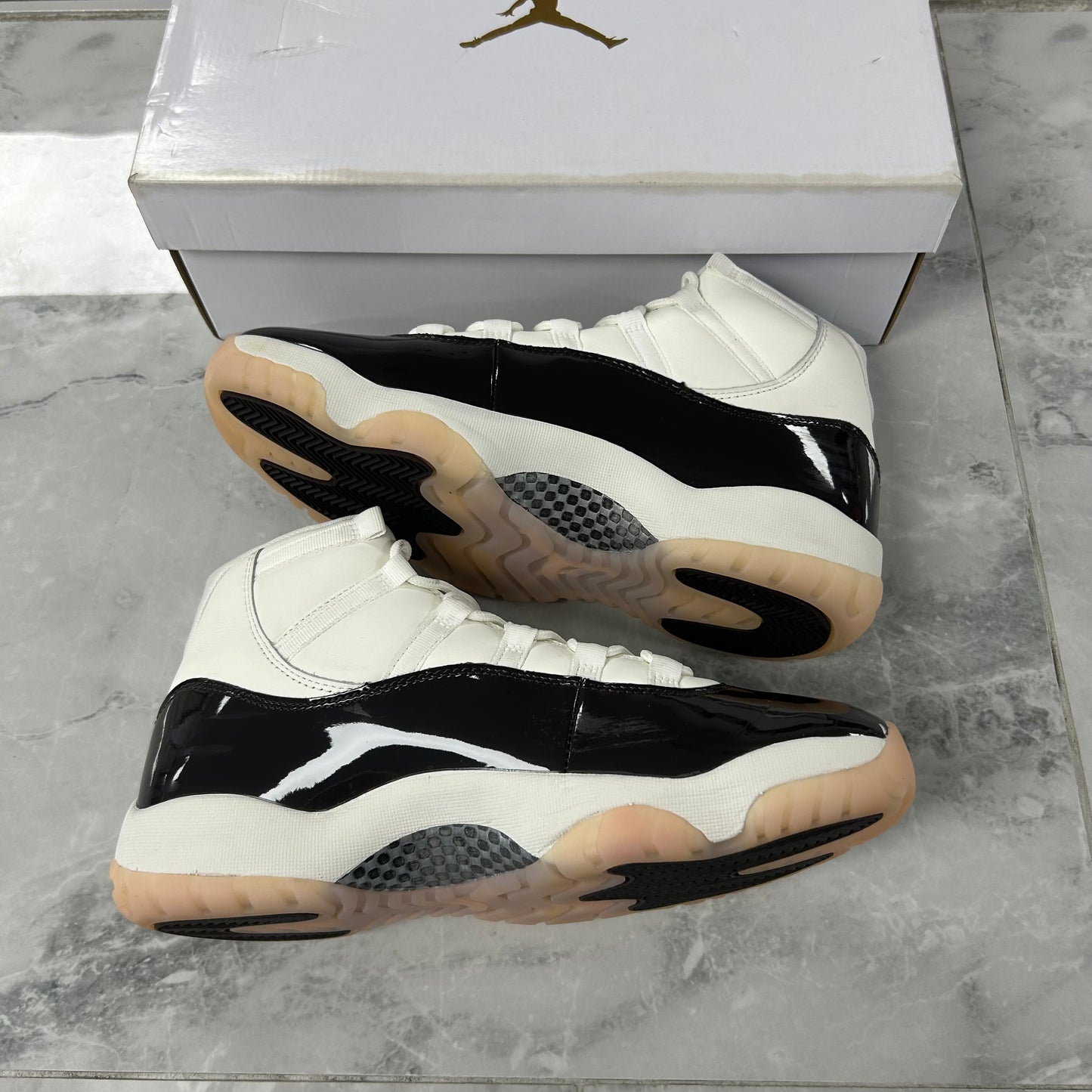 Jordan 11 Retro Neapolitan (USED