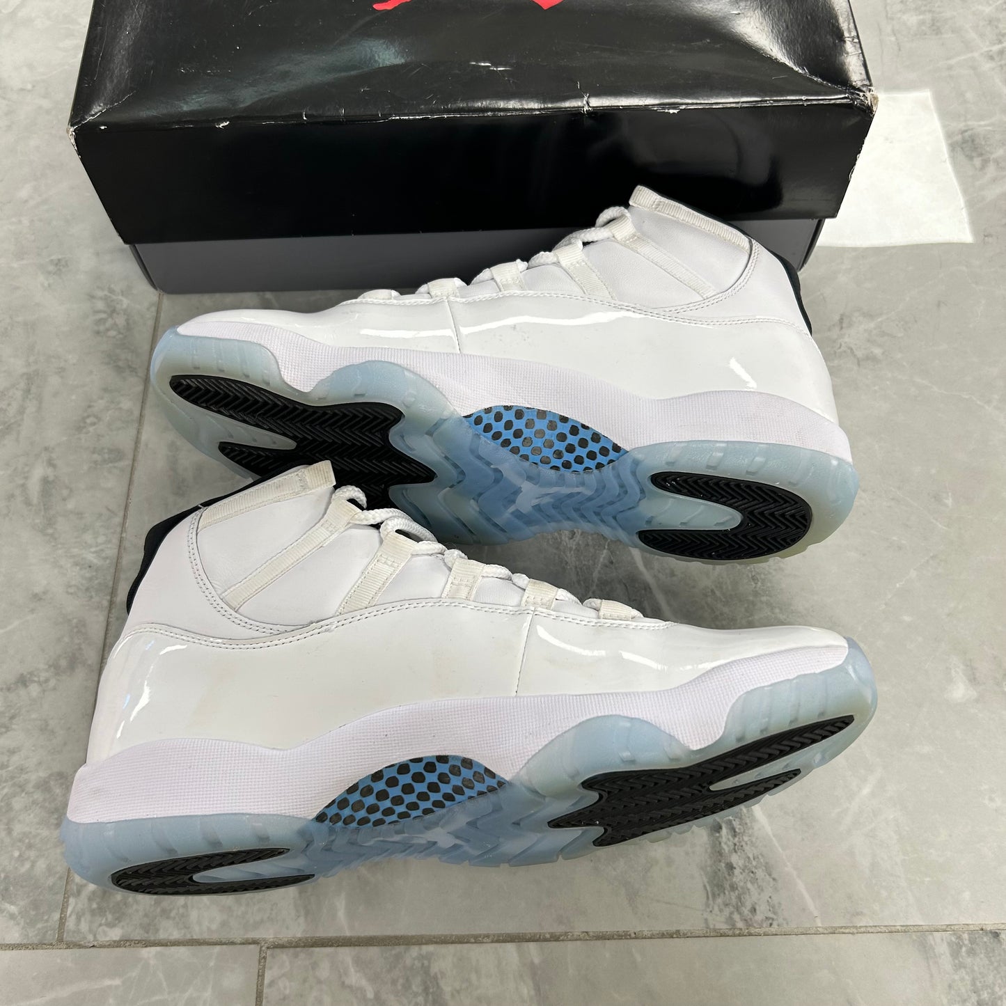 Jordan 11 Retro Legend Blue (2024) (USED)