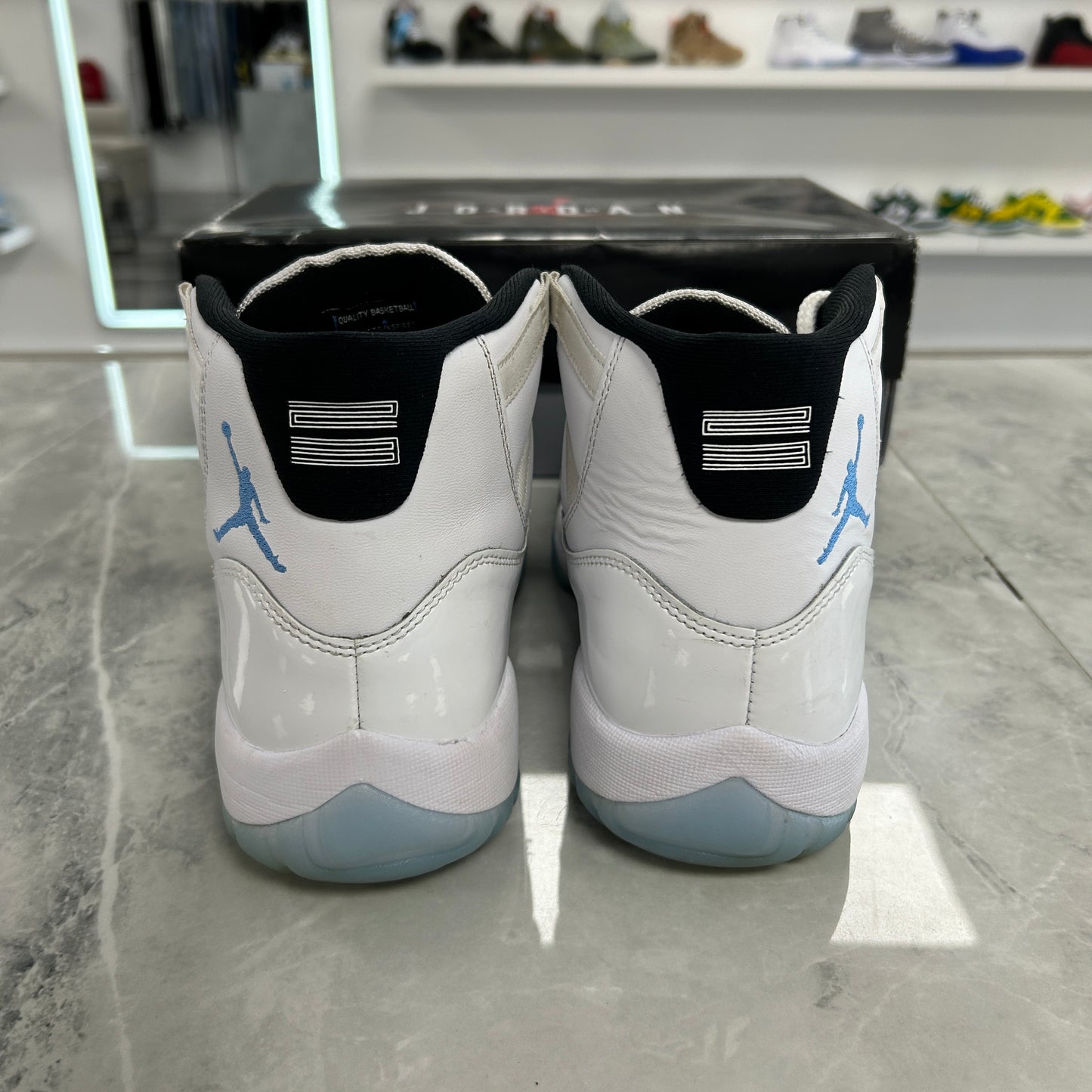 Jordan 11 Retro Legend Blue (2024)(USED)