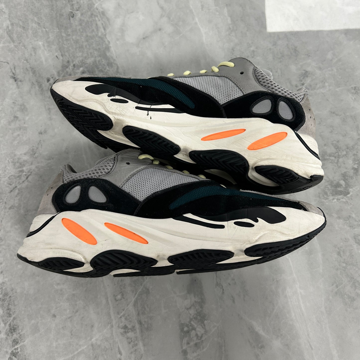adidas Yeezy Boost 700
Wave Runner (USED NO BOX)