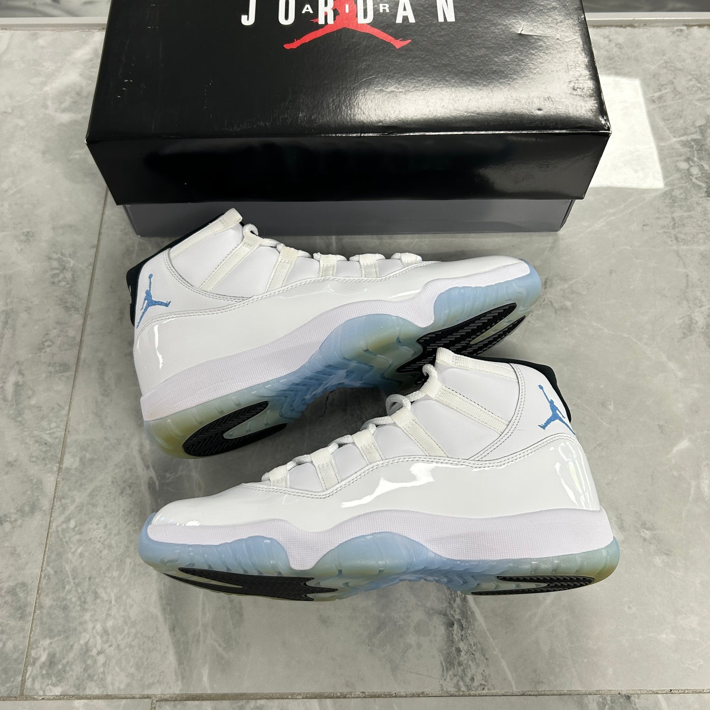 Air Jordan 11 Retro Legend Blue 2024 (USED)