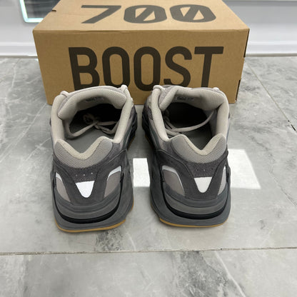 Adidas Yeezy Boost 700 V2
Tephra (USED)