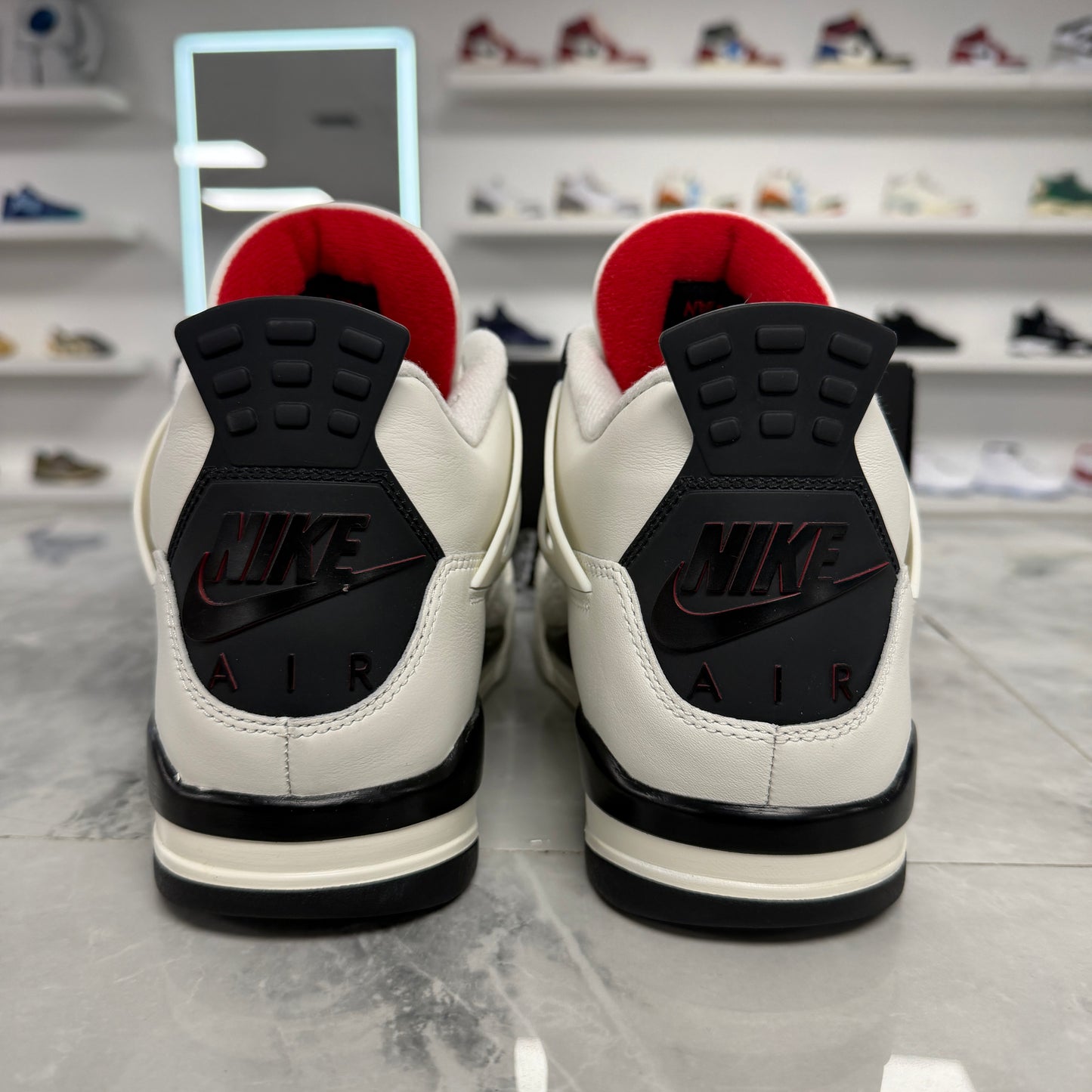 Jordan 4 Retro Flight Club (USED)