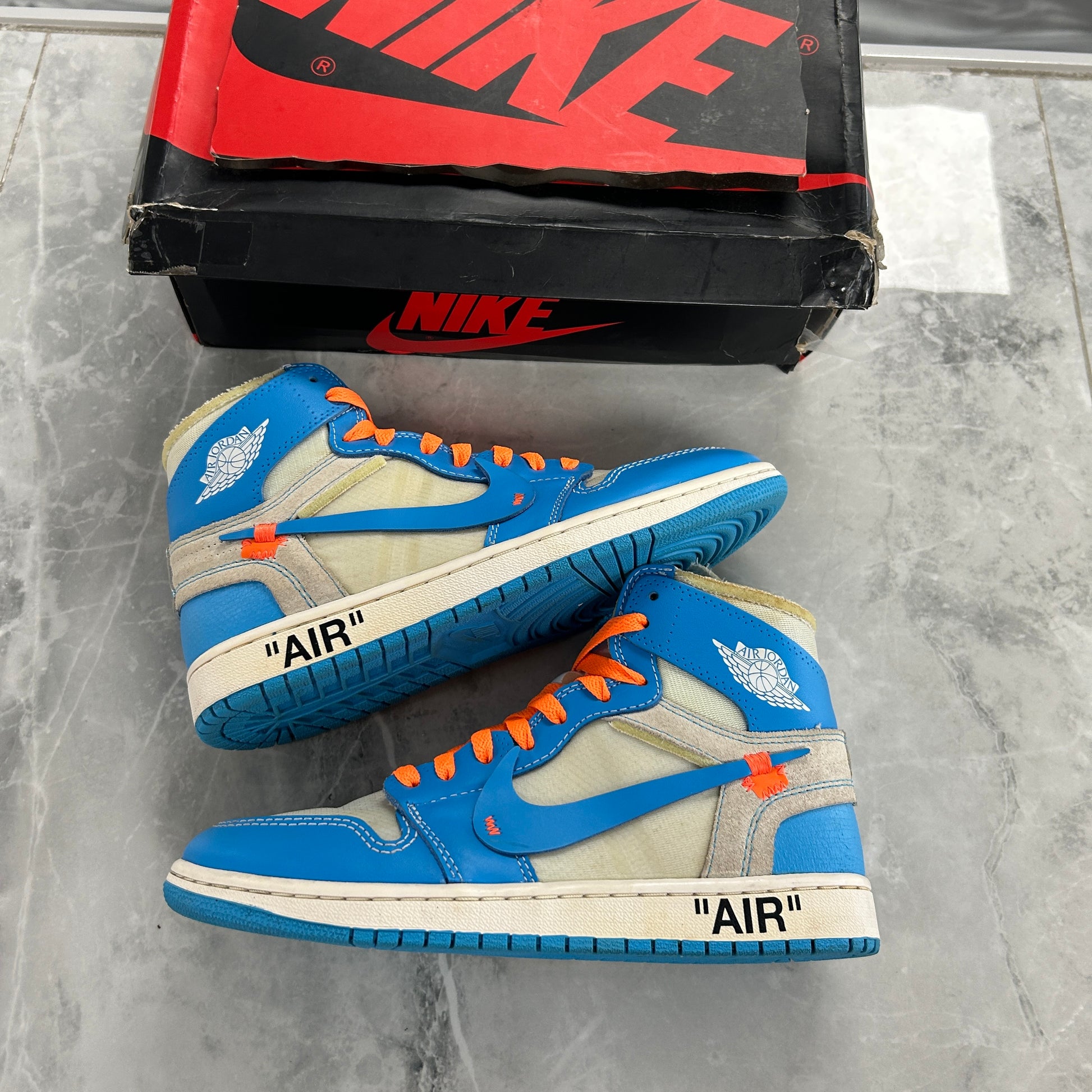 Off-White x Air Jordan 1 Retro High UNC - view 2