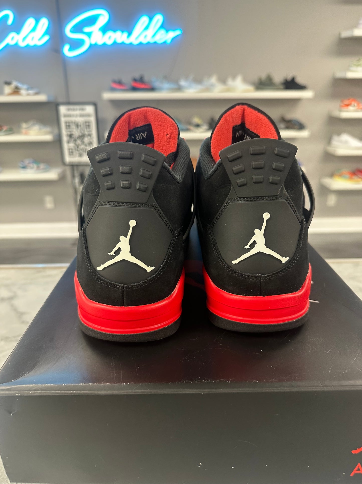 Jordan 4 Retro Red Thunder (USED)