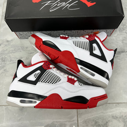 Air Jordan 4 Retro OG Fire Red
2020 (USED)