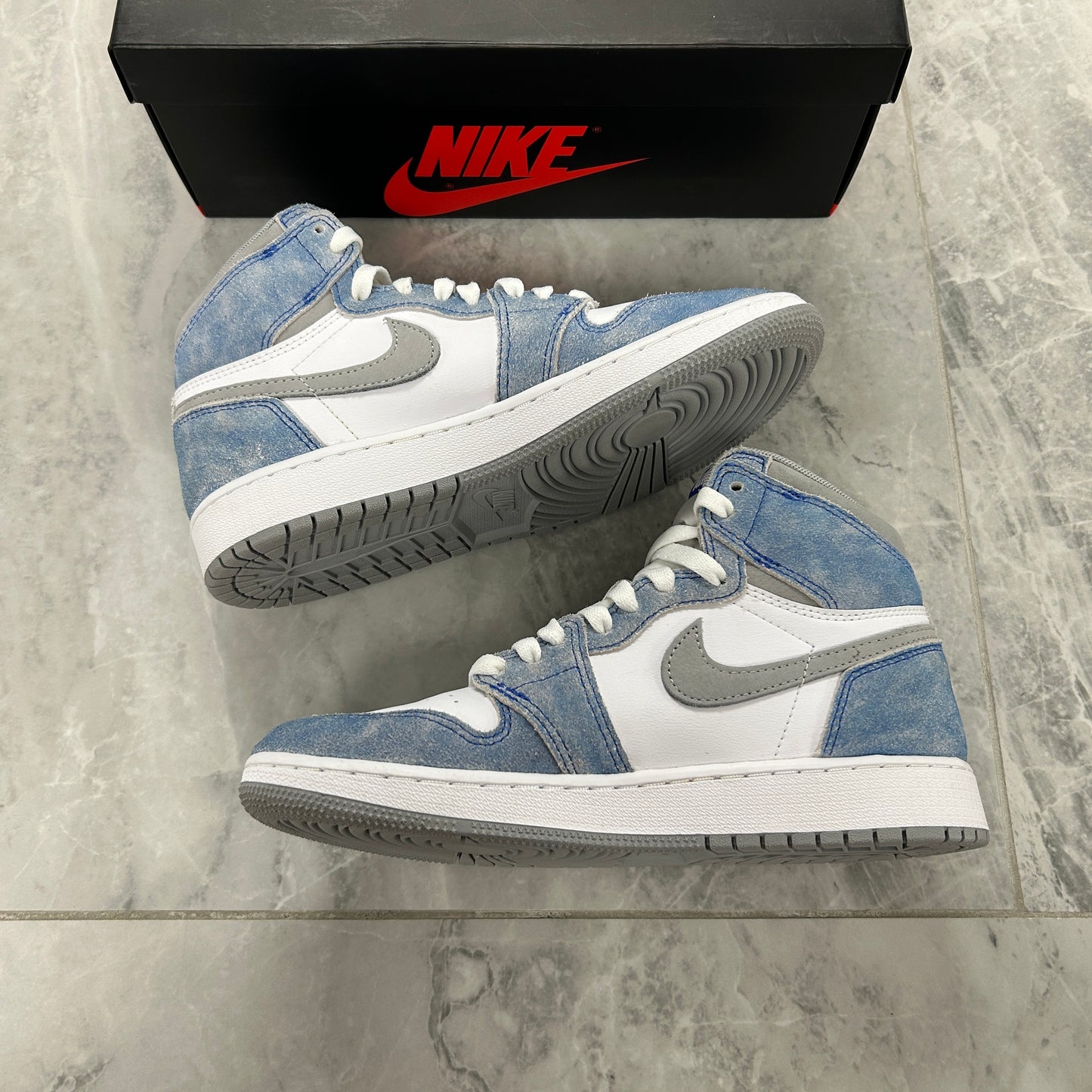 Jordan 1 Retro High OG Hyper Royal (USED)