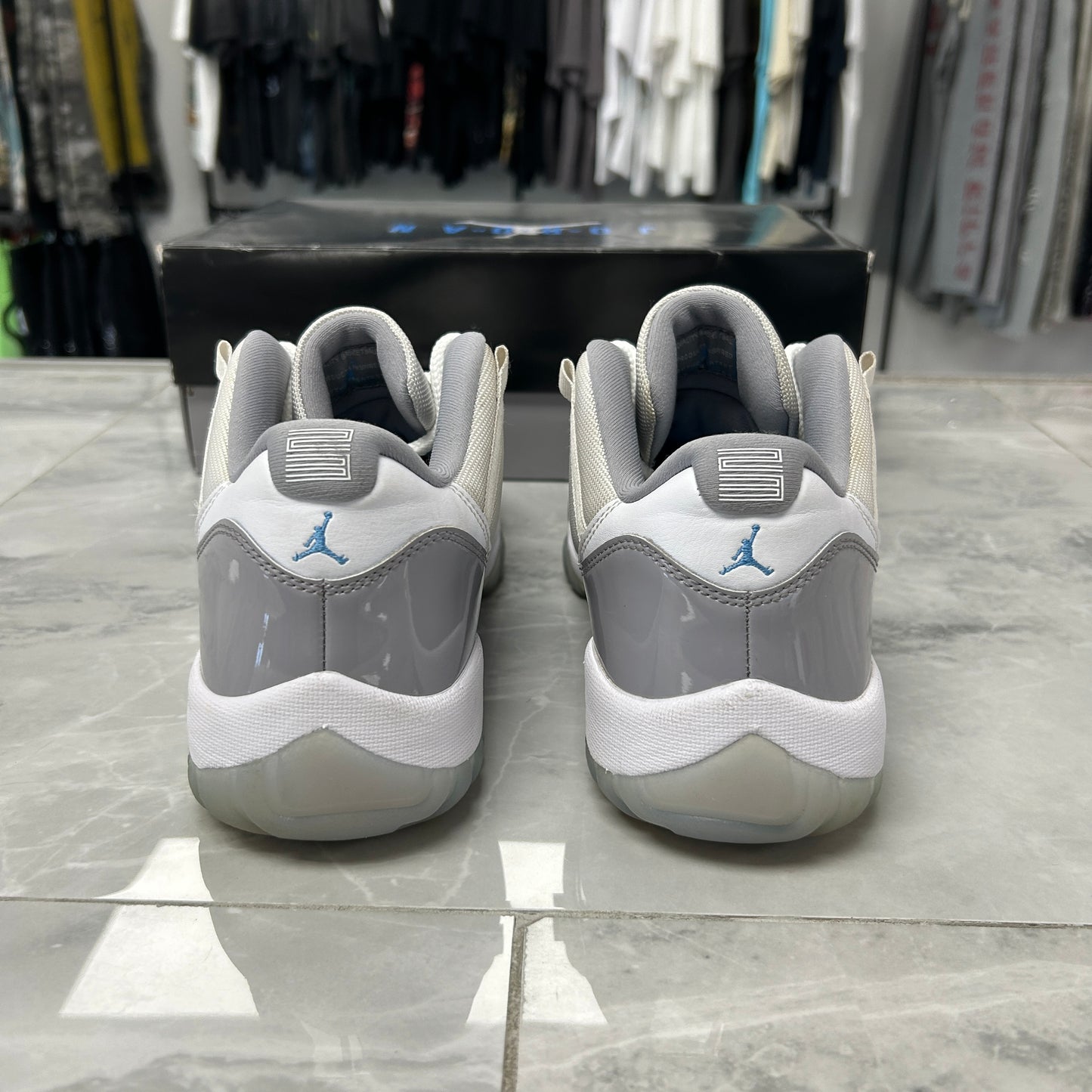Air Jordan 11 Retro Low Cement
Grey (USED)