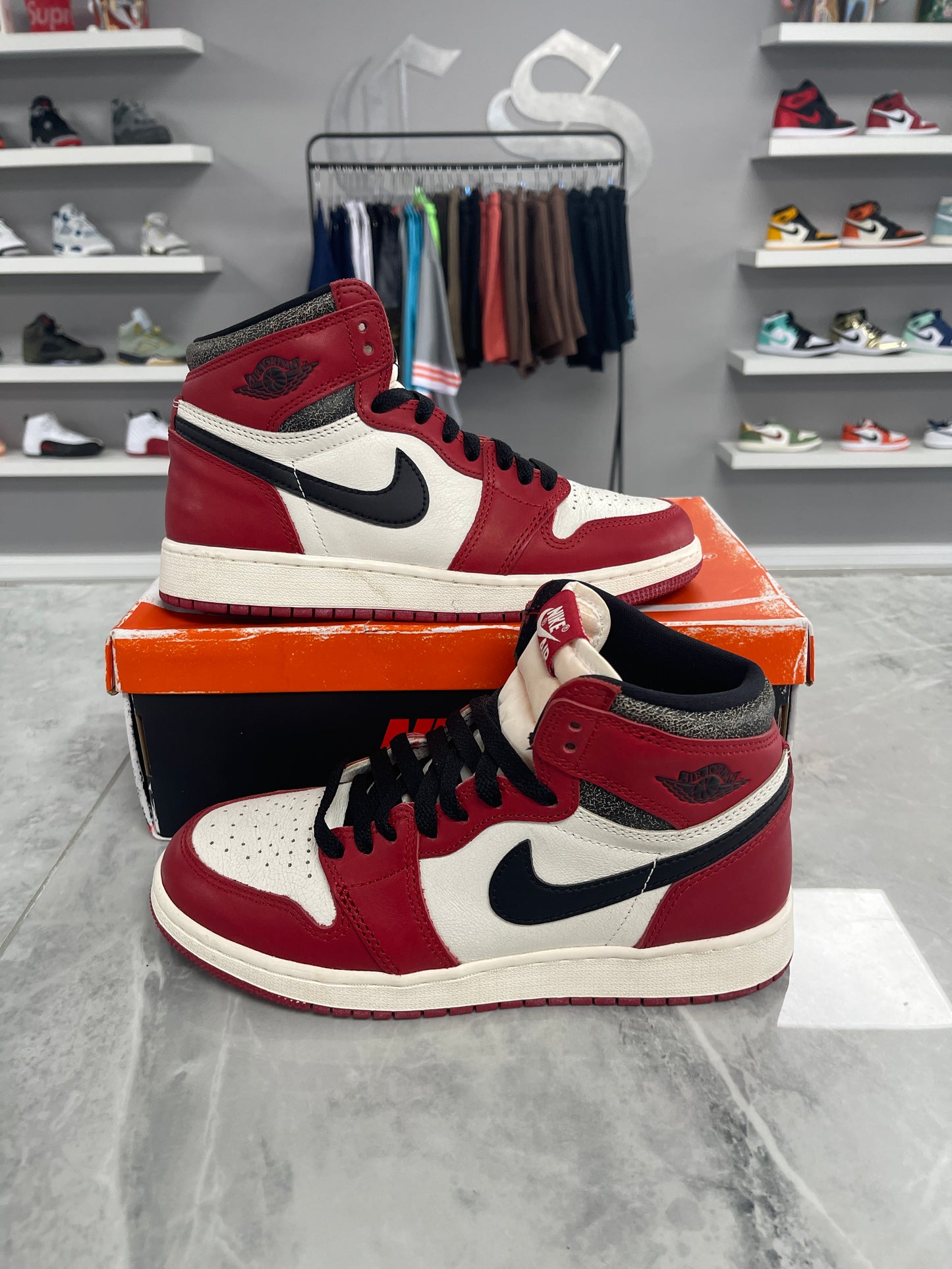 Jordan 1 Retro High OG Chicago Lost and Found (USED)