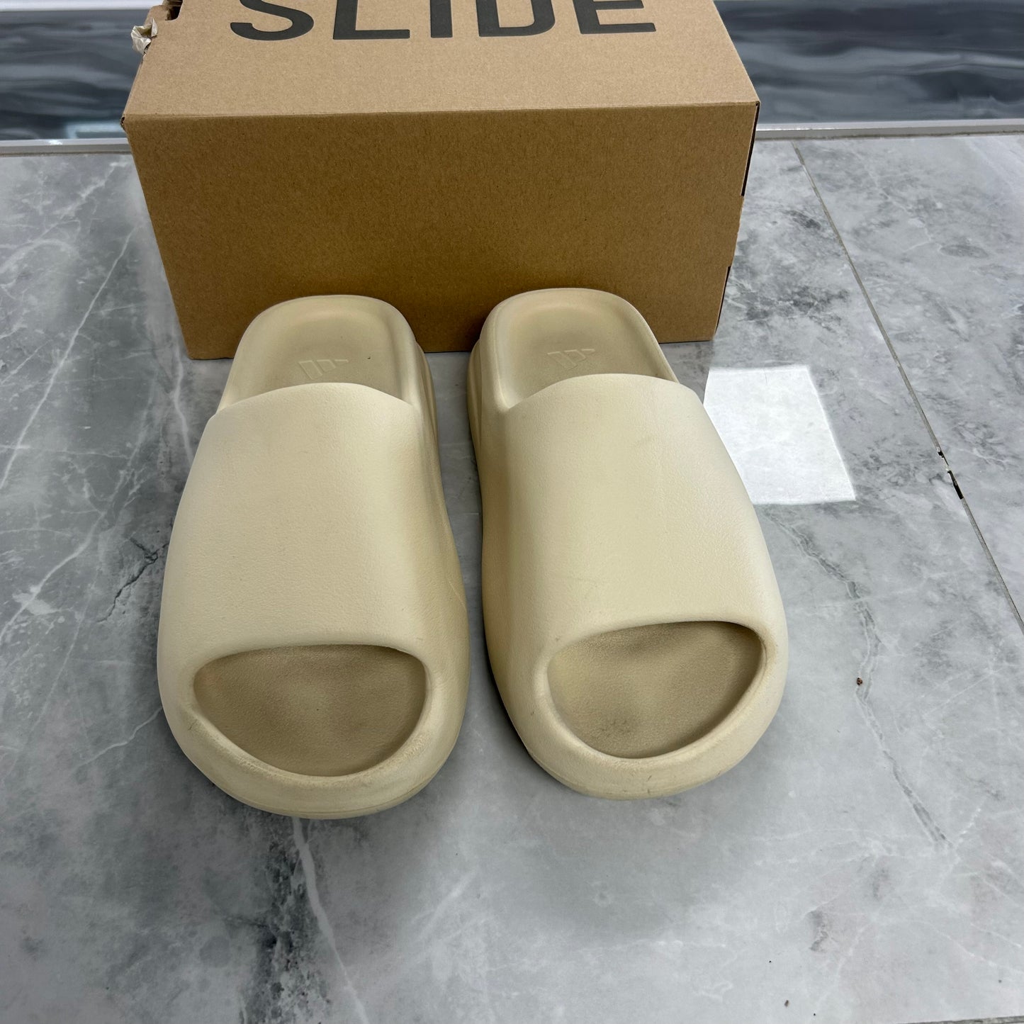 Adidas Yeezy Slide Bone (2022/2023 Restock)(Used)