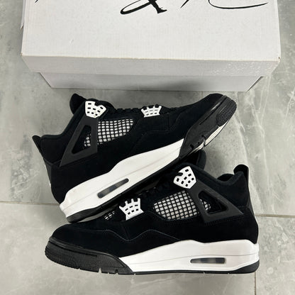 Air Jordan 4 Retro White Thunder (USED)